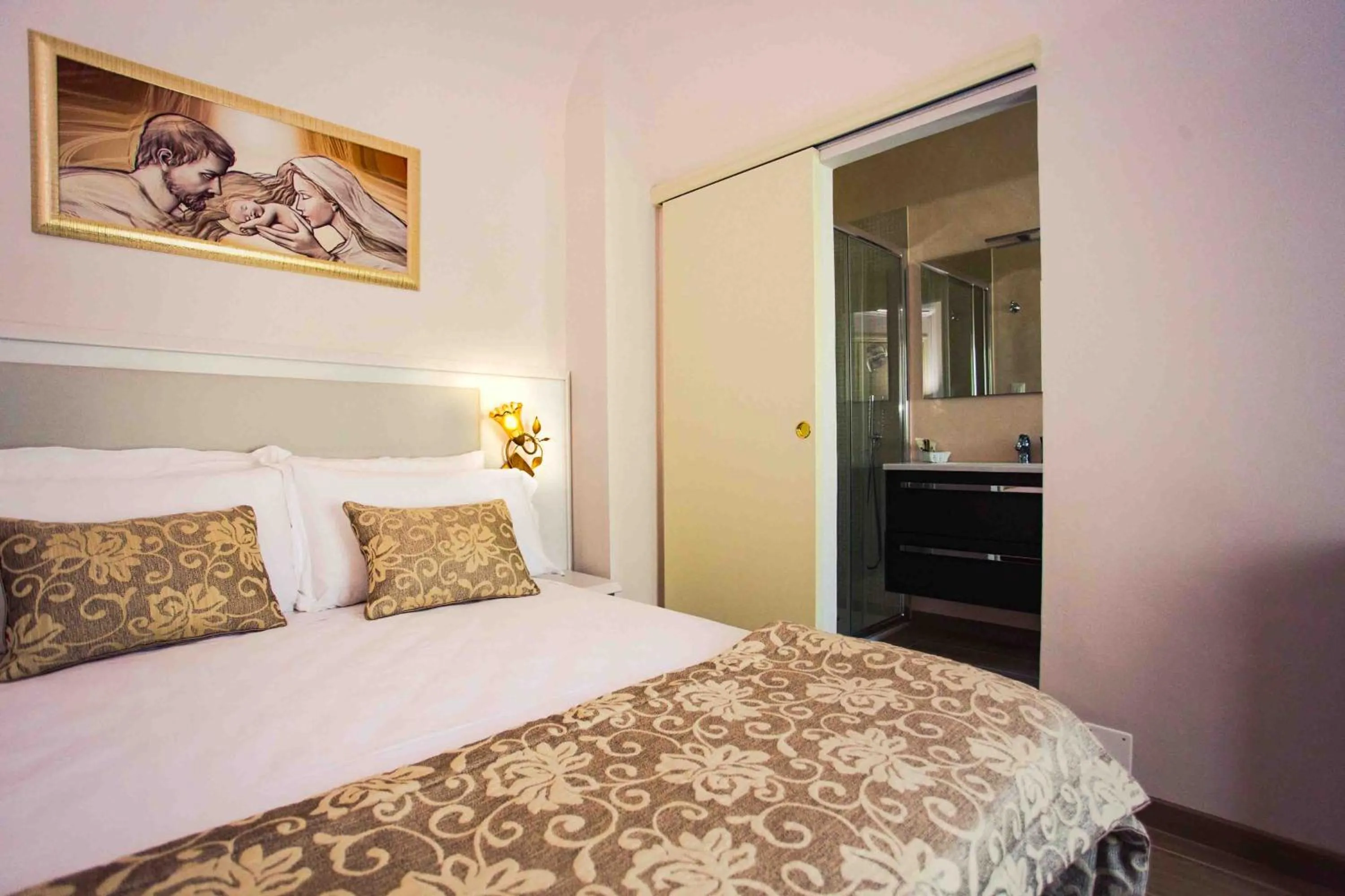 Bed in Casa Faccioli Luxury B&B & Wellness