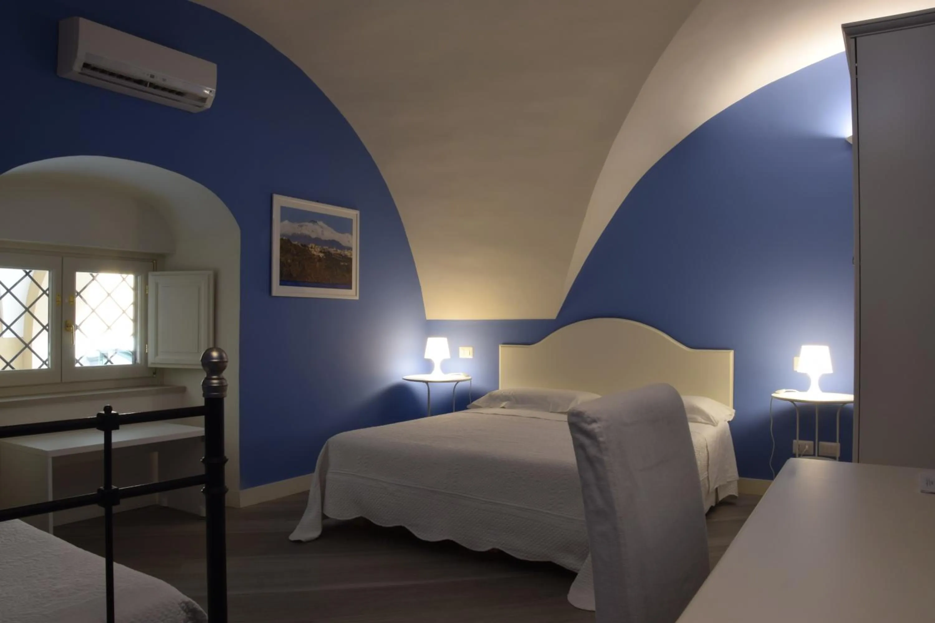 Photo of the whole room, Bed in Residenza Cavour