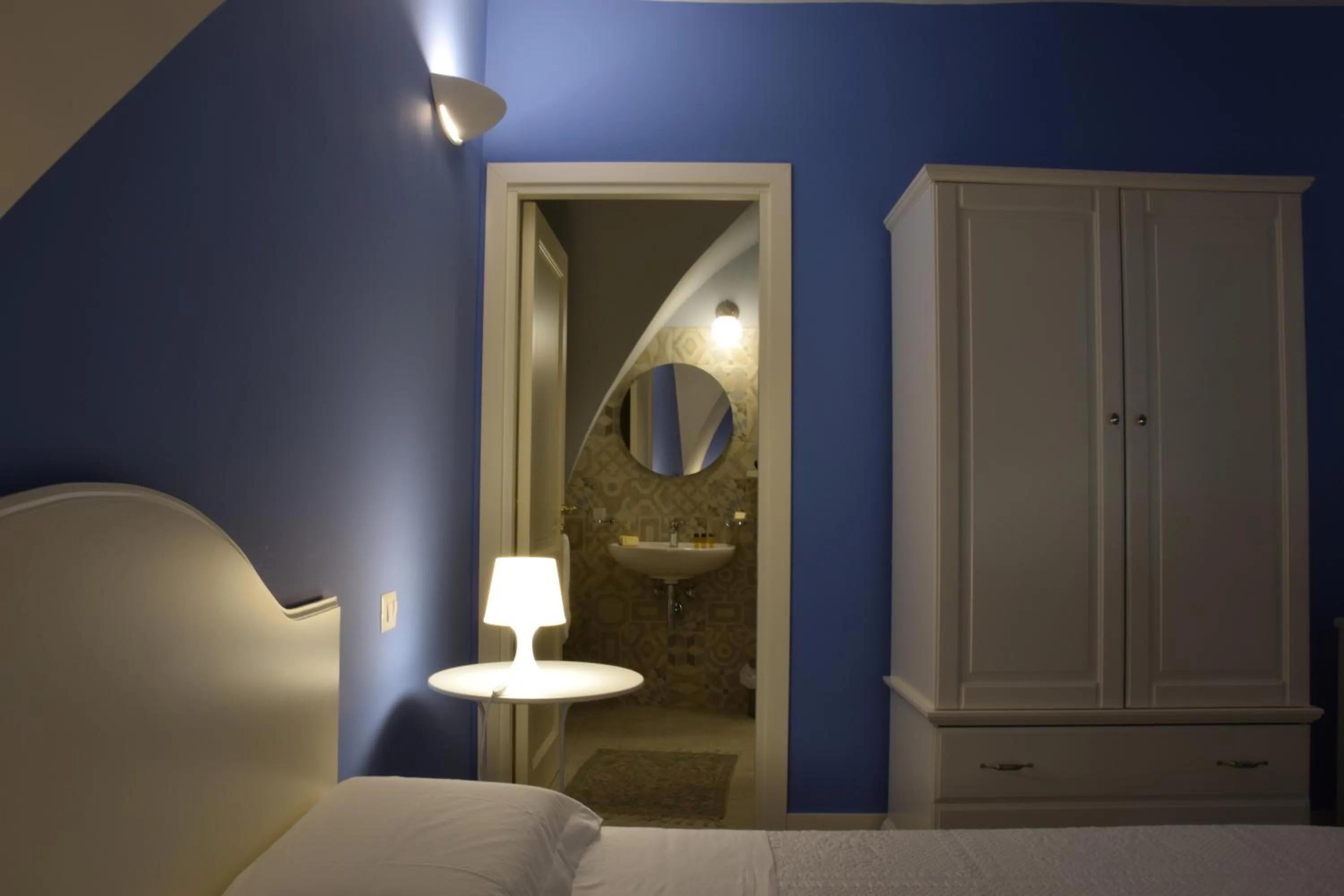 Photo of the whole room, Bed in Residenza Cavour