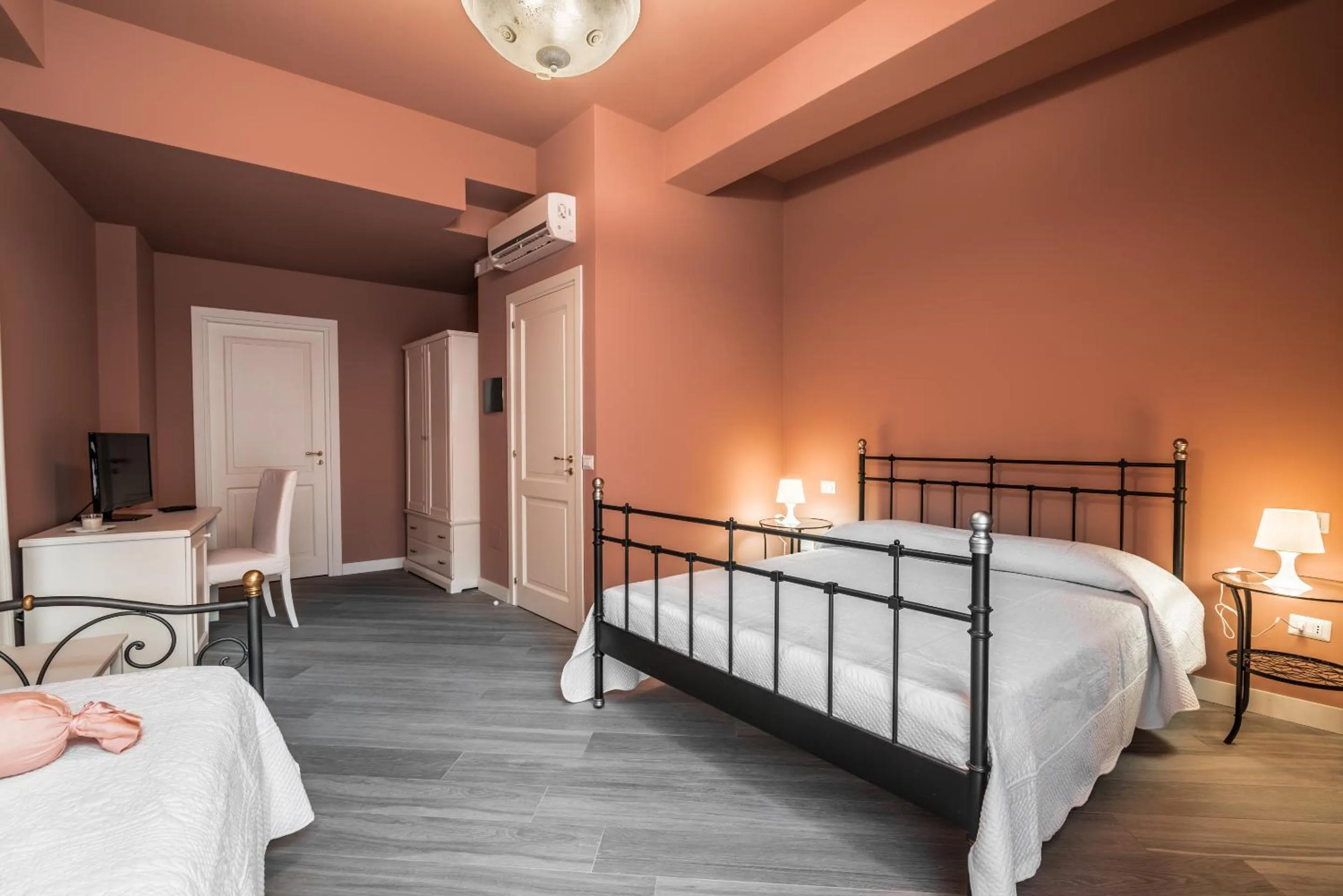 Photo of the whole room, Bed in Residenza Cavour