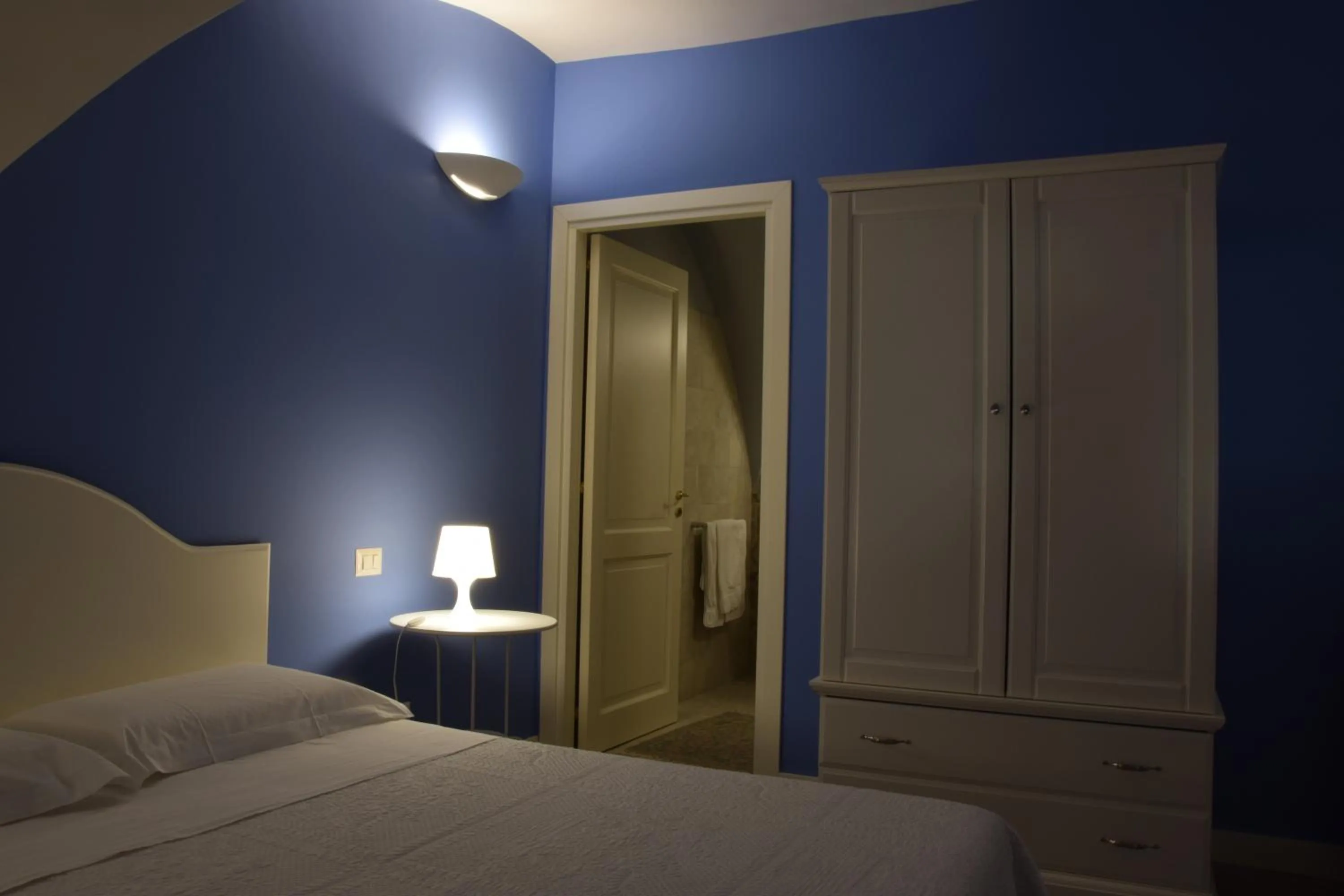 Photo of the whole room, Bed in Residenza Cavour