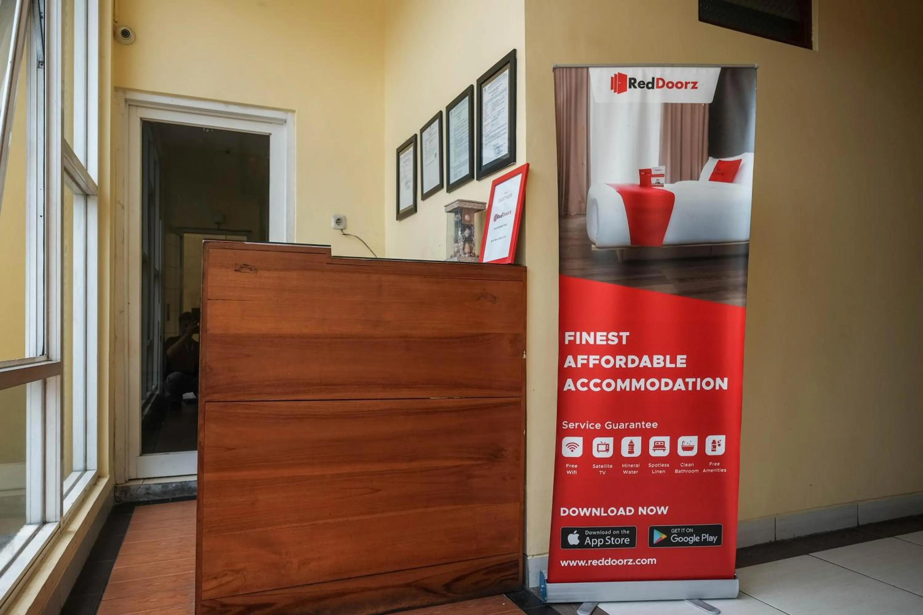 Lobby or reception in RedDoorz at Solo Baru