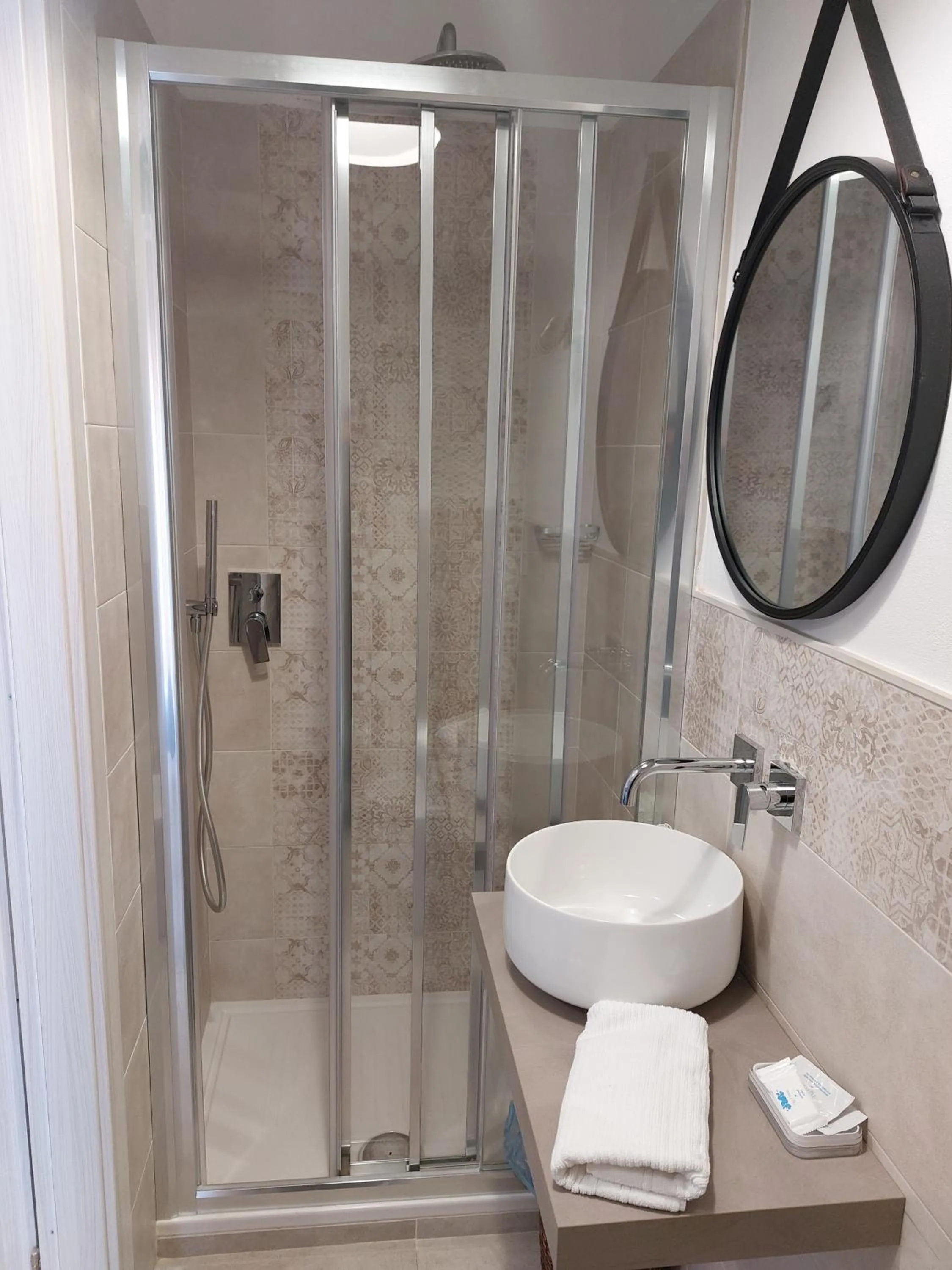 Shower in Hotel San Domingo