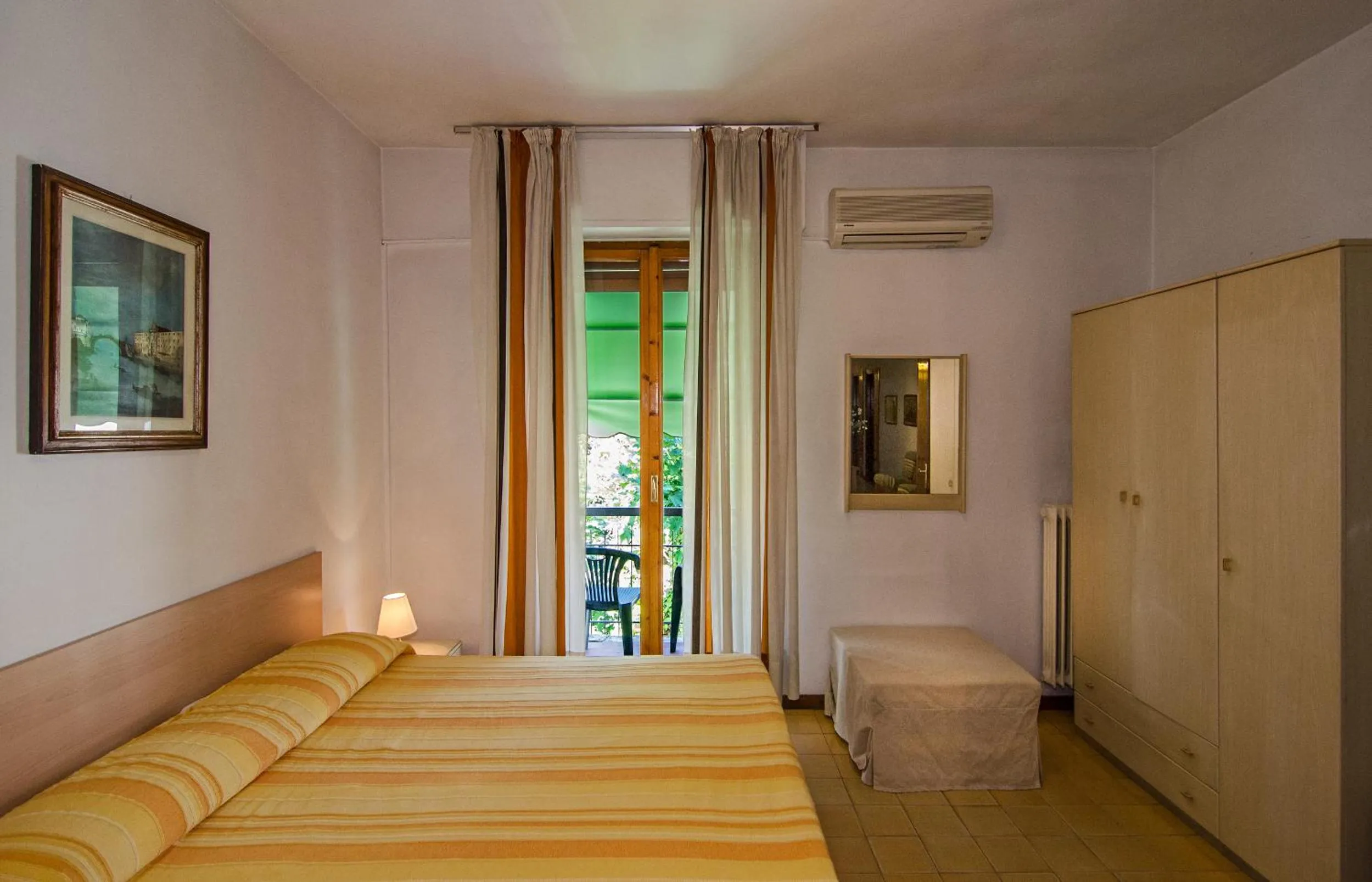 Photo of the whole room, Bed in Hotel San Domingo