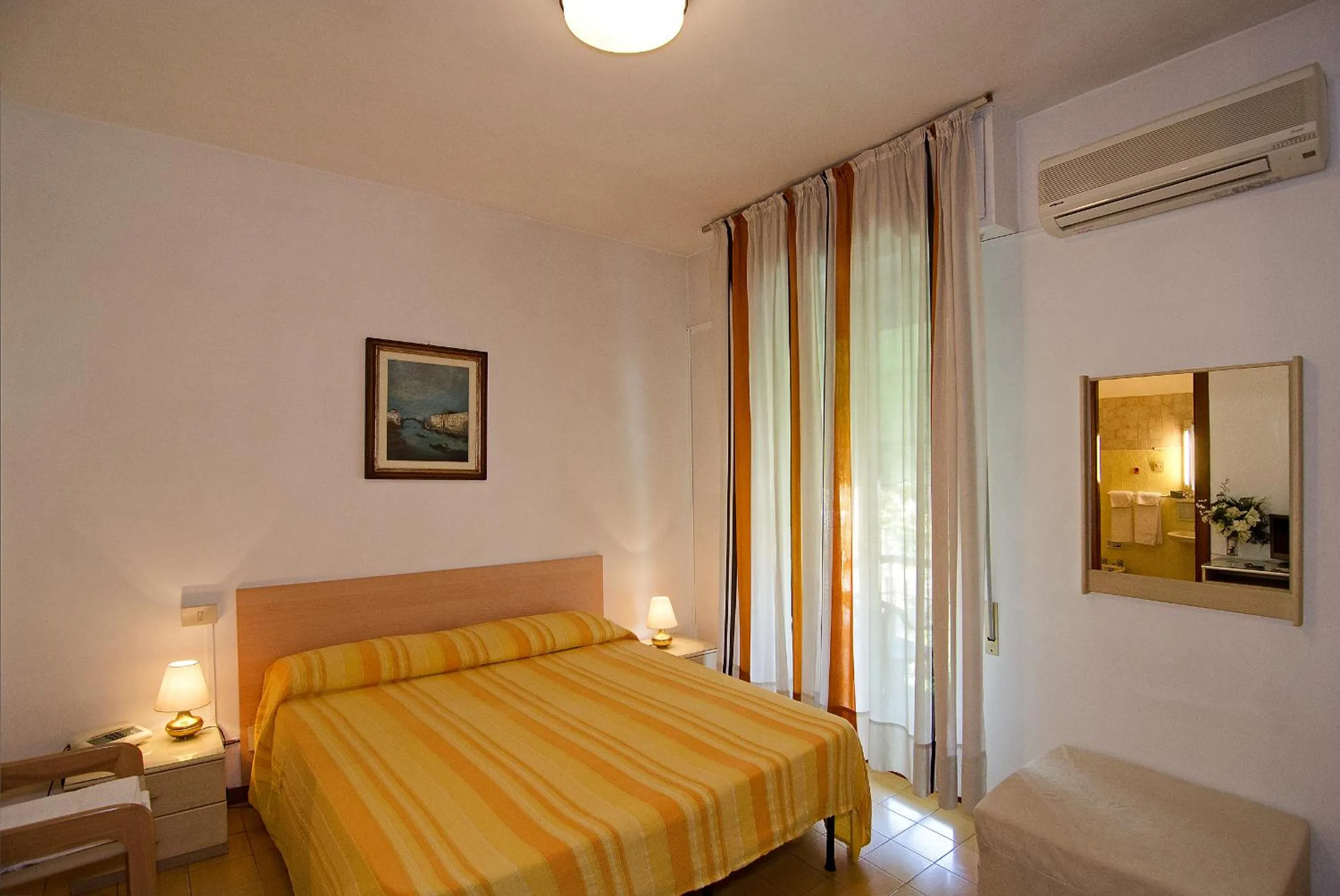 Photo of the whole room, Bed in Hotel San Domingo