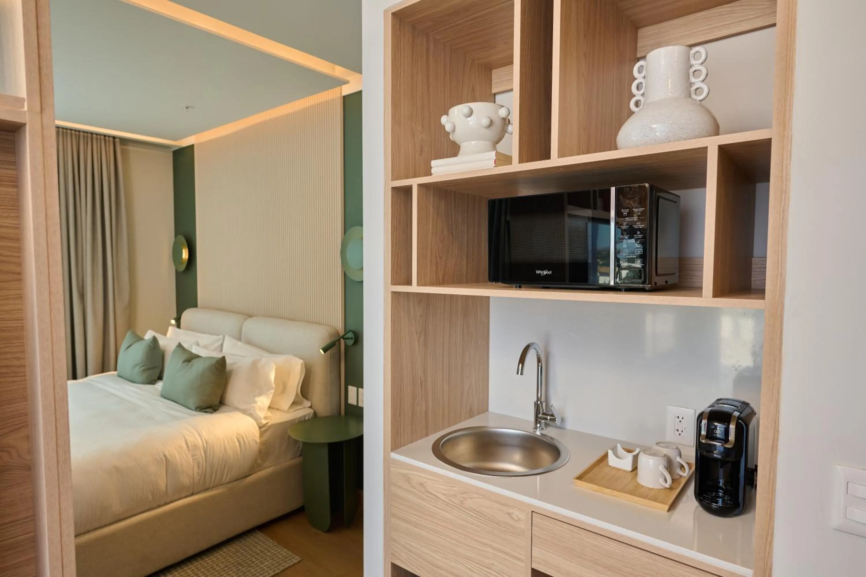 Coffee/tea facilities, Bed in WorldHotels Acueducto Guadalajara