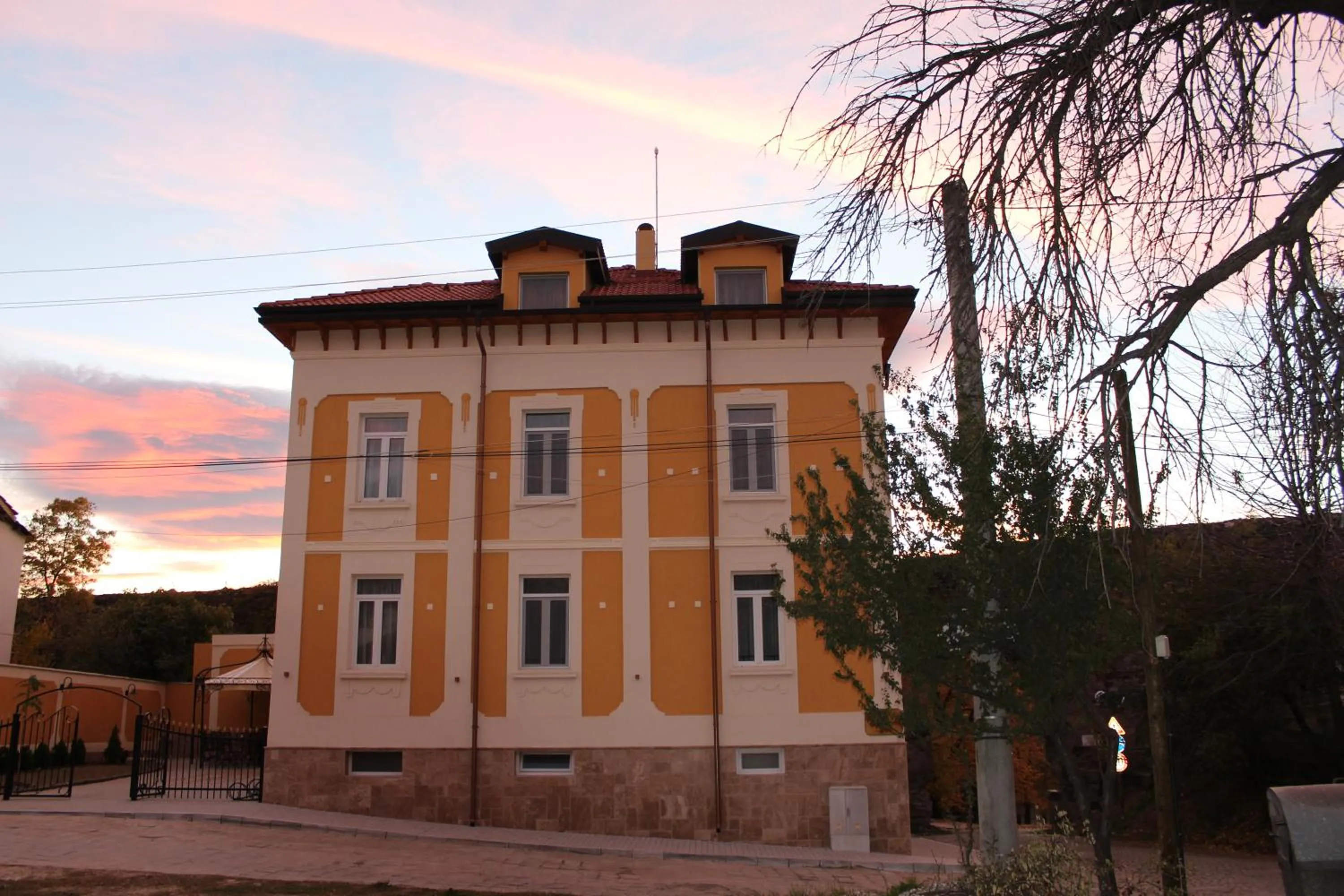 Patio in Villa Paris