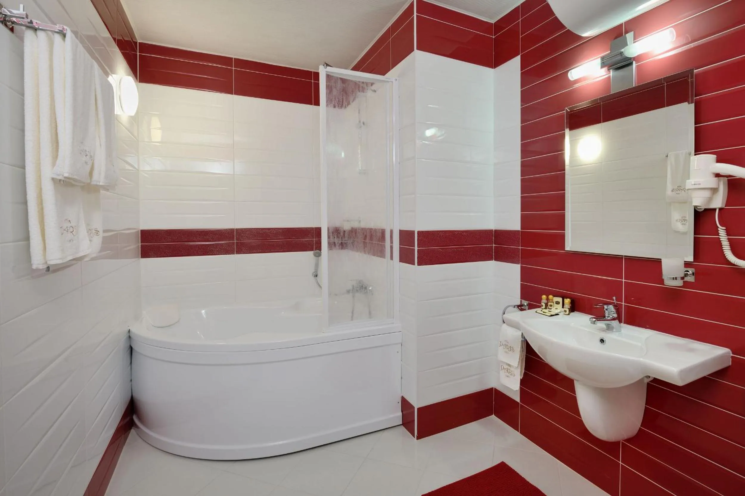 Shower in Villa Paris