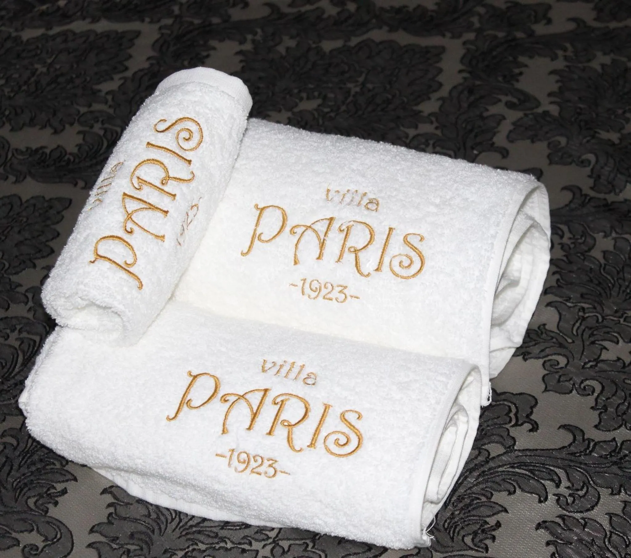 Property logo or sign in Villa Paris