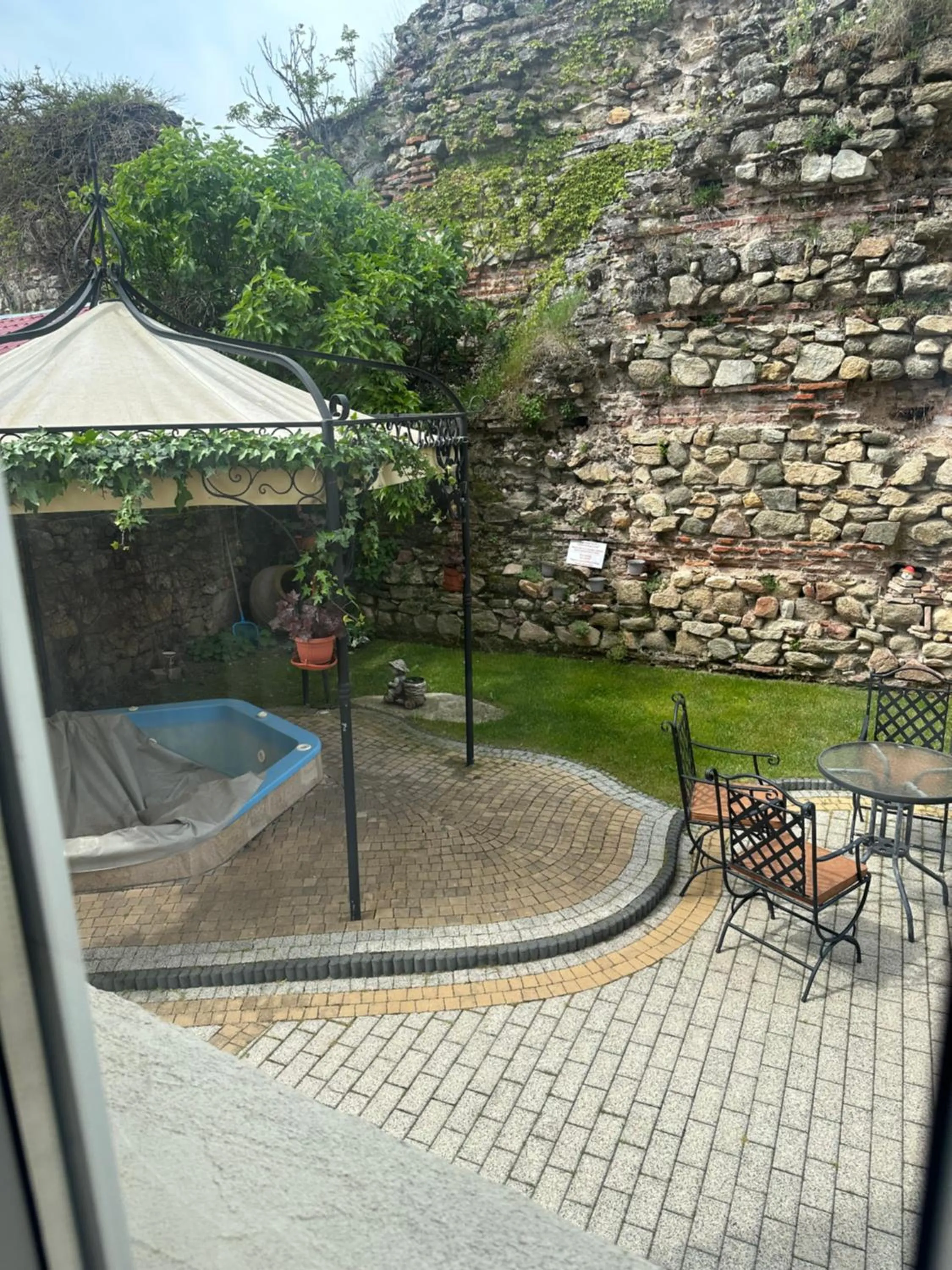 Patio in Villa Paris