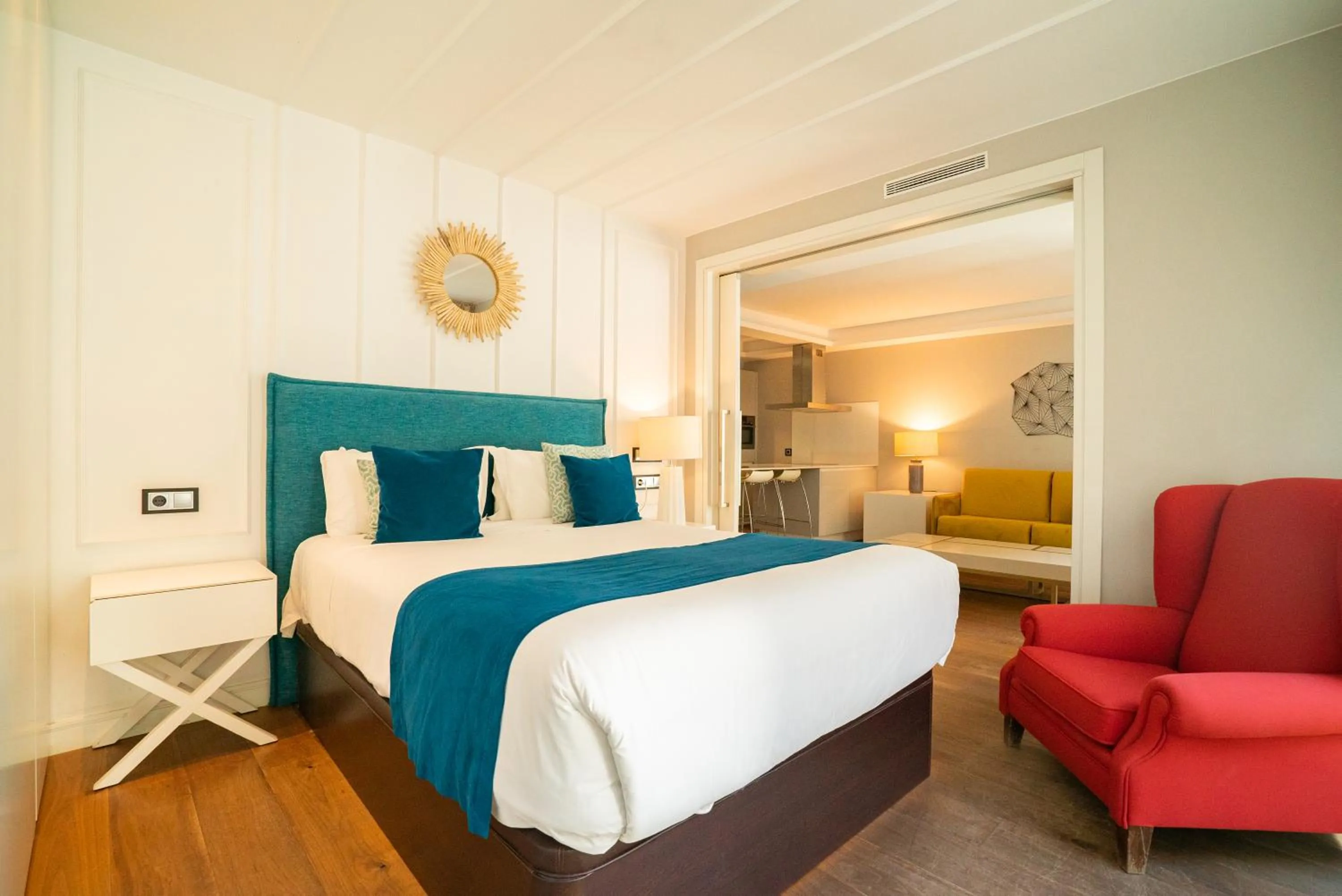 Bedroom, Bed in SmartRental Collection Centric II