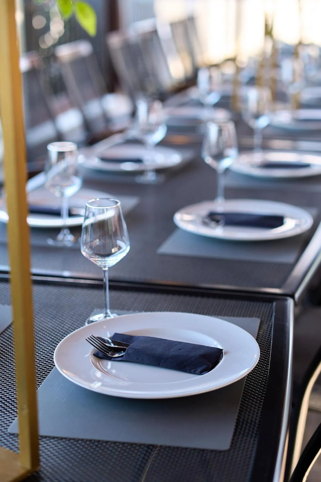 Restaurant/places to eat in Hotel Phoenix