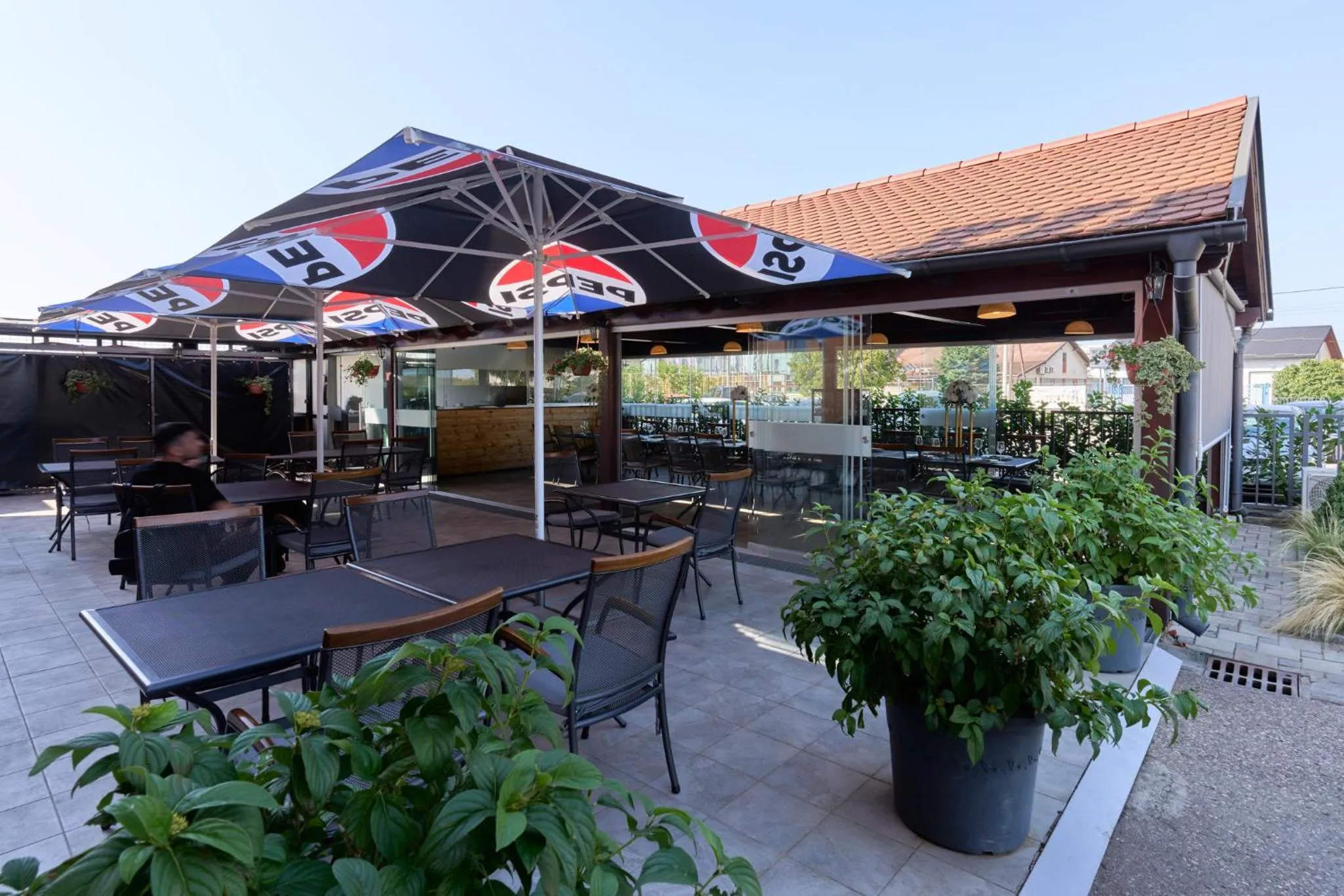 Restaurant/places to eat in Hotel Phoenix