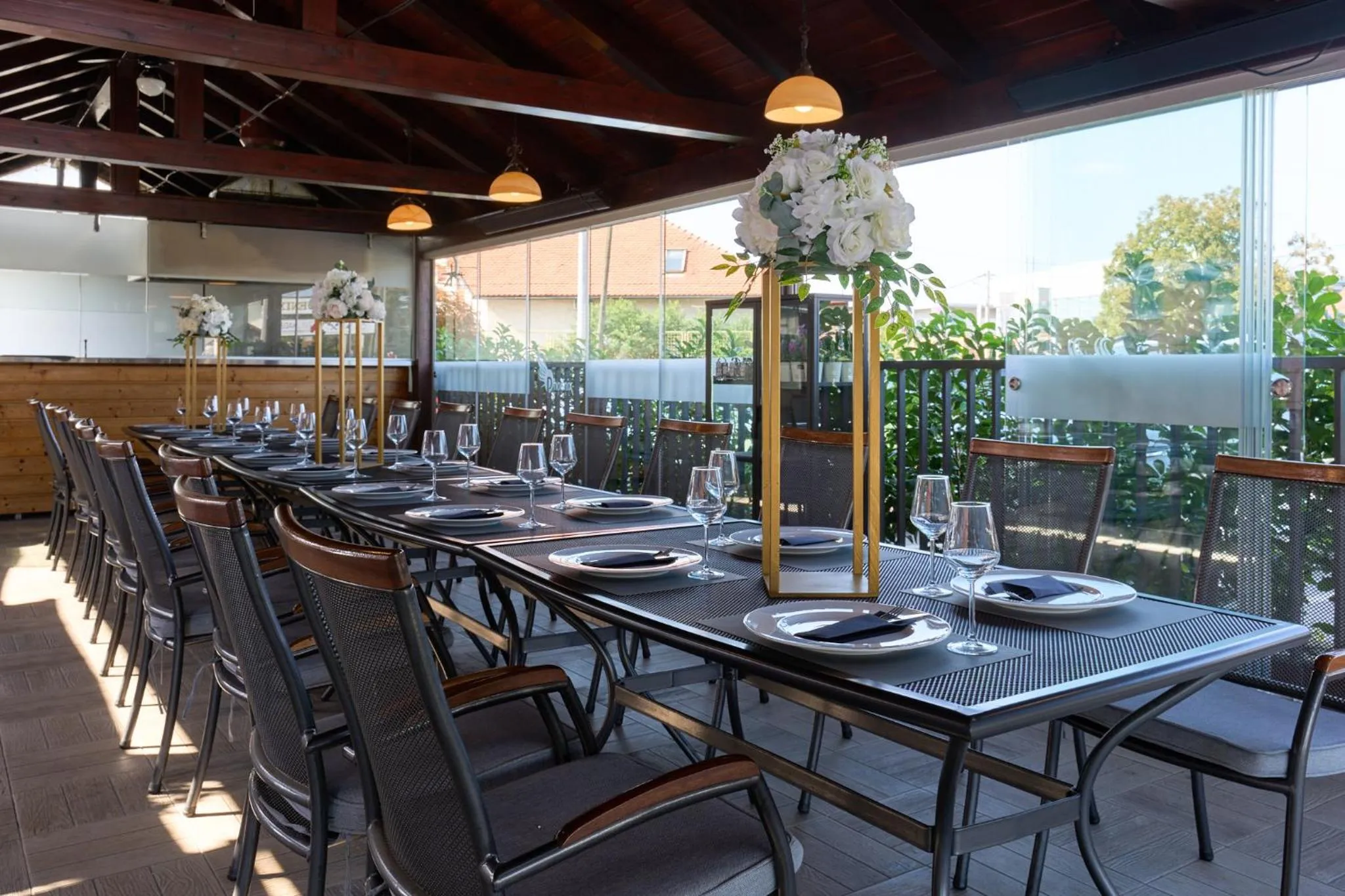 Restaurant/places to eat in Hotel Phoenix