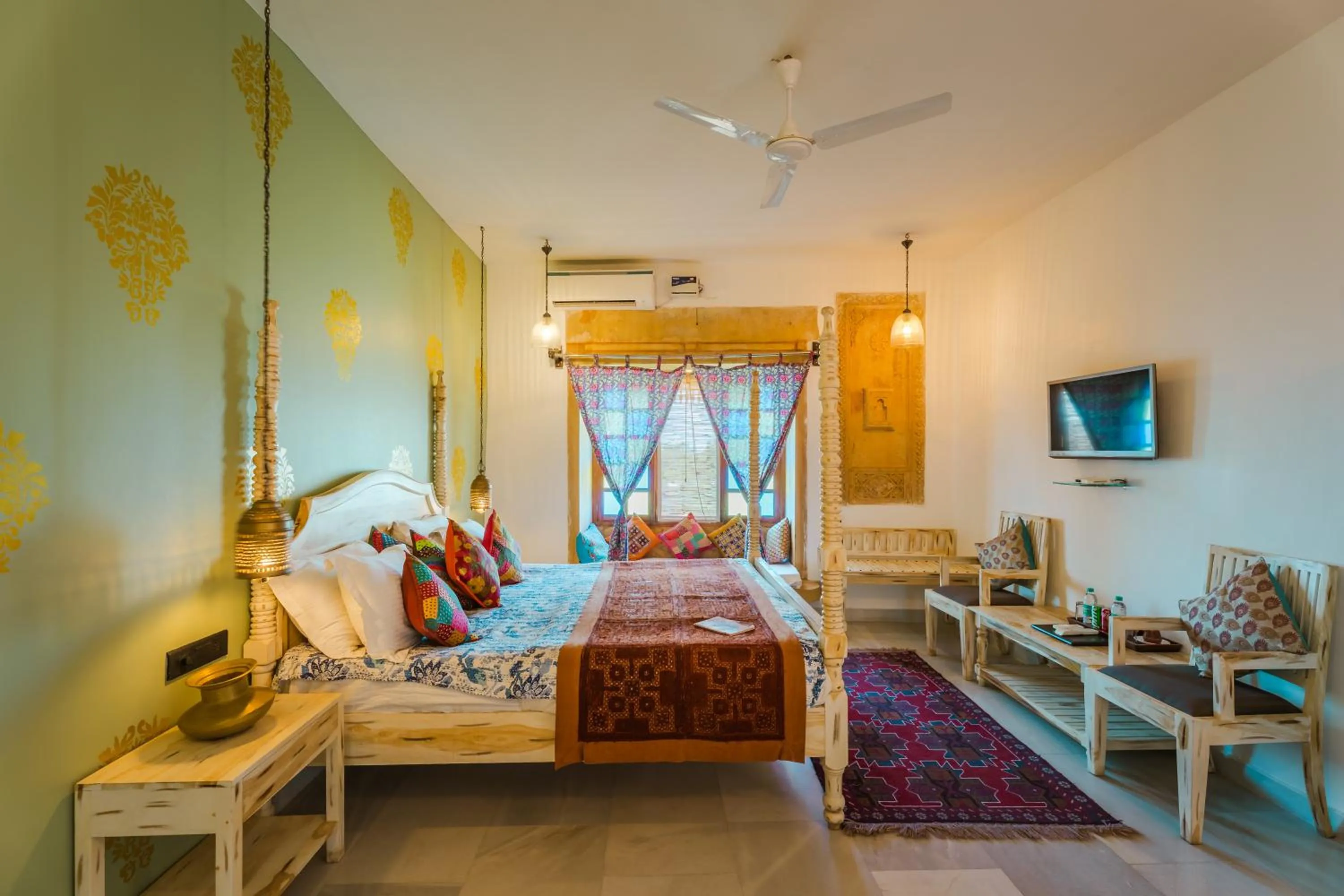 room service, Bed in Hotel Heritage House