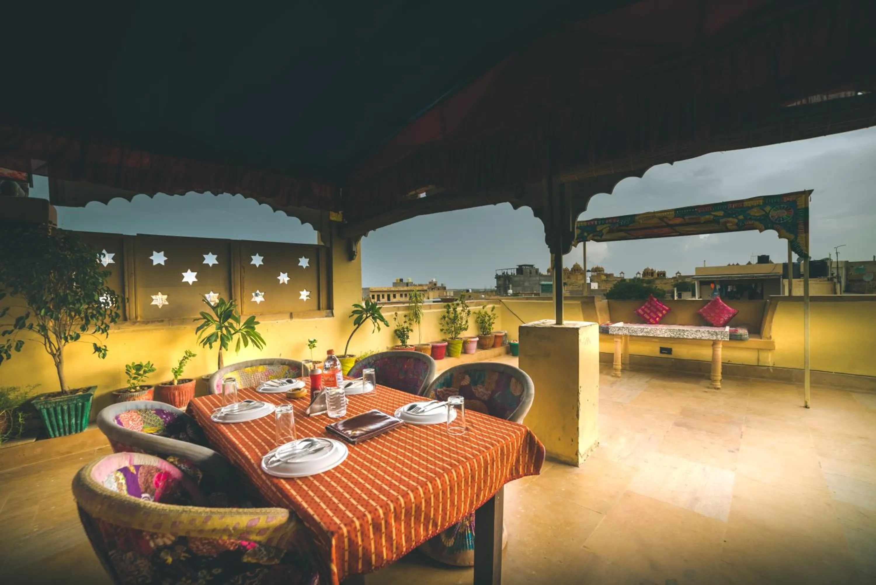 Restaurant/places to eat in Hotel Heritage House