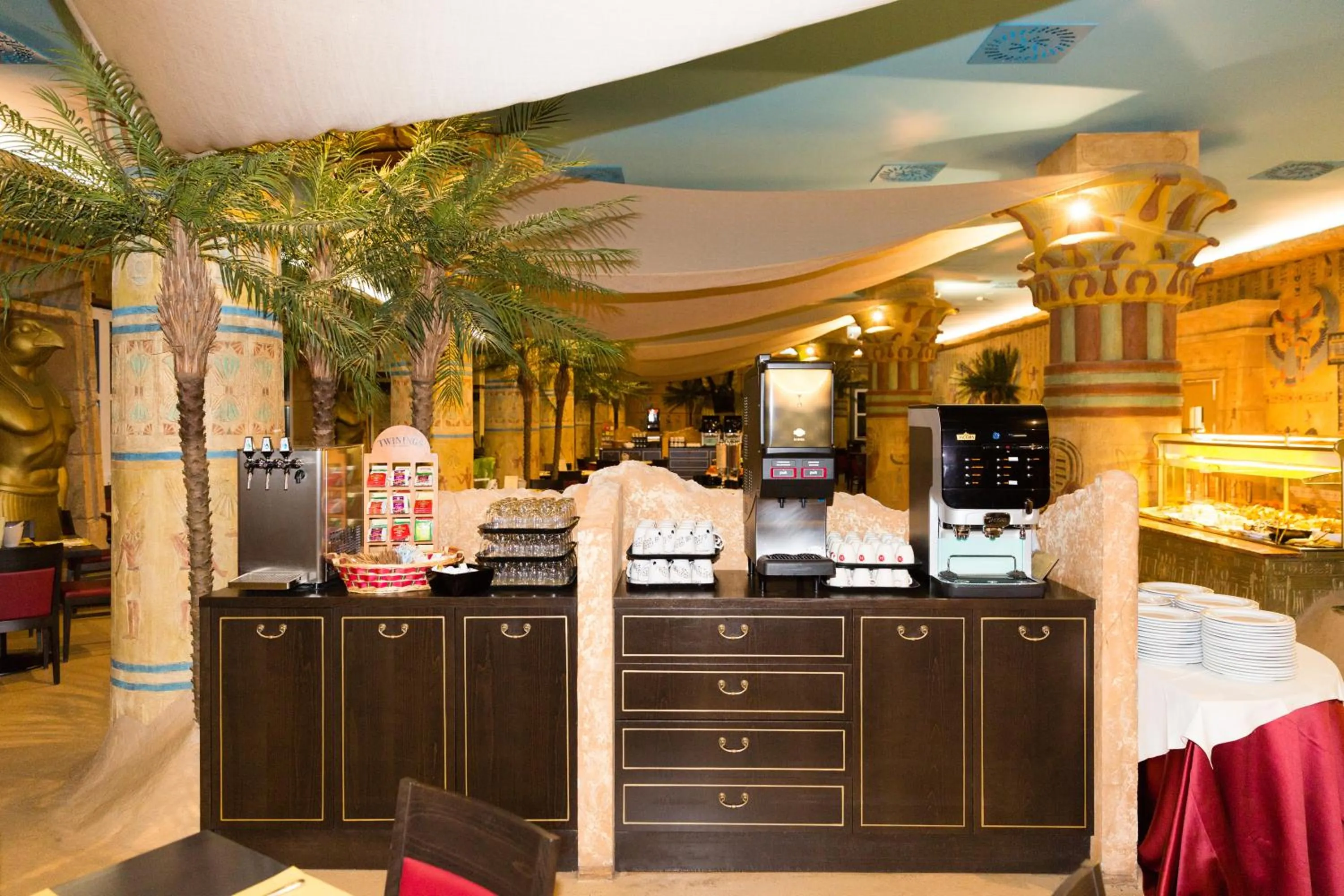 Coffee/tea facilities in Gardaland Adventure Hotel
