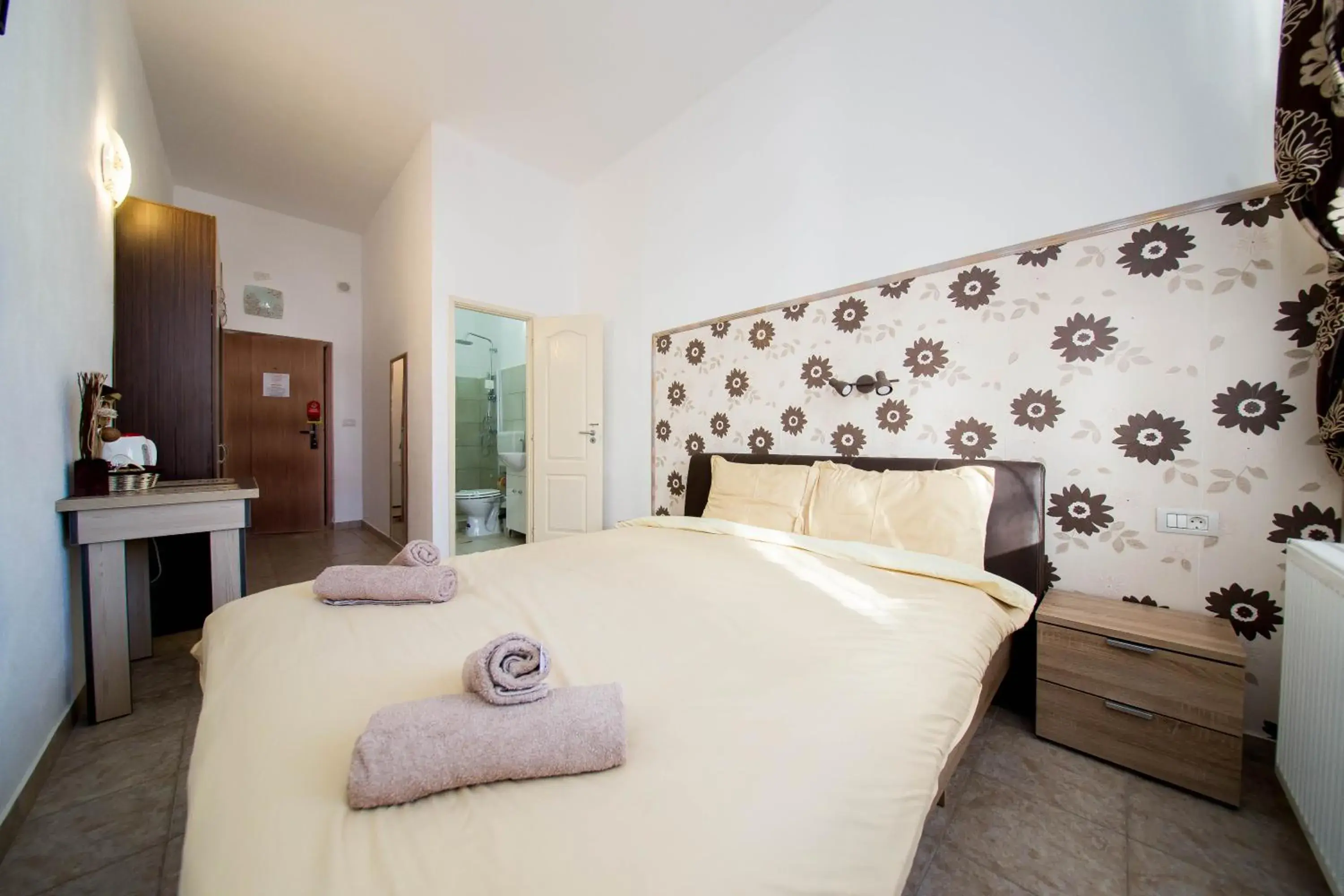 Double Room in BOUL ROSU RESIDENCE free private parking Double Room in BOUL ROSU RESIDENCE free private parking