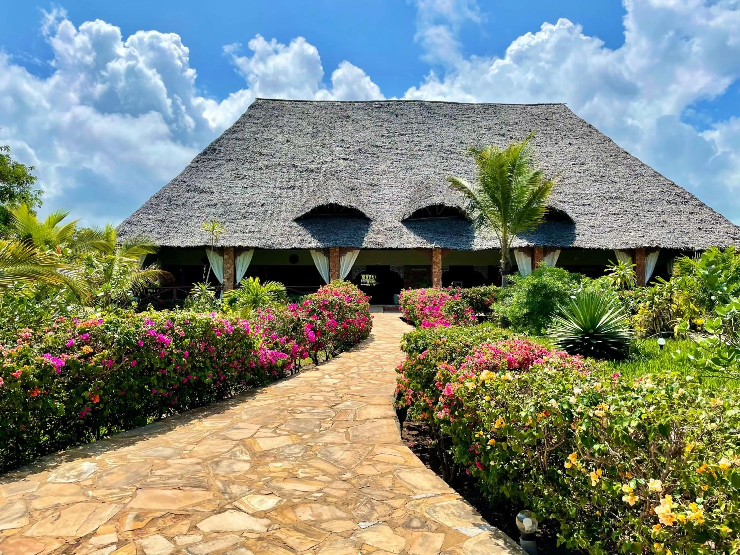 Restaurant/places to eat in The Sands Beach Resort