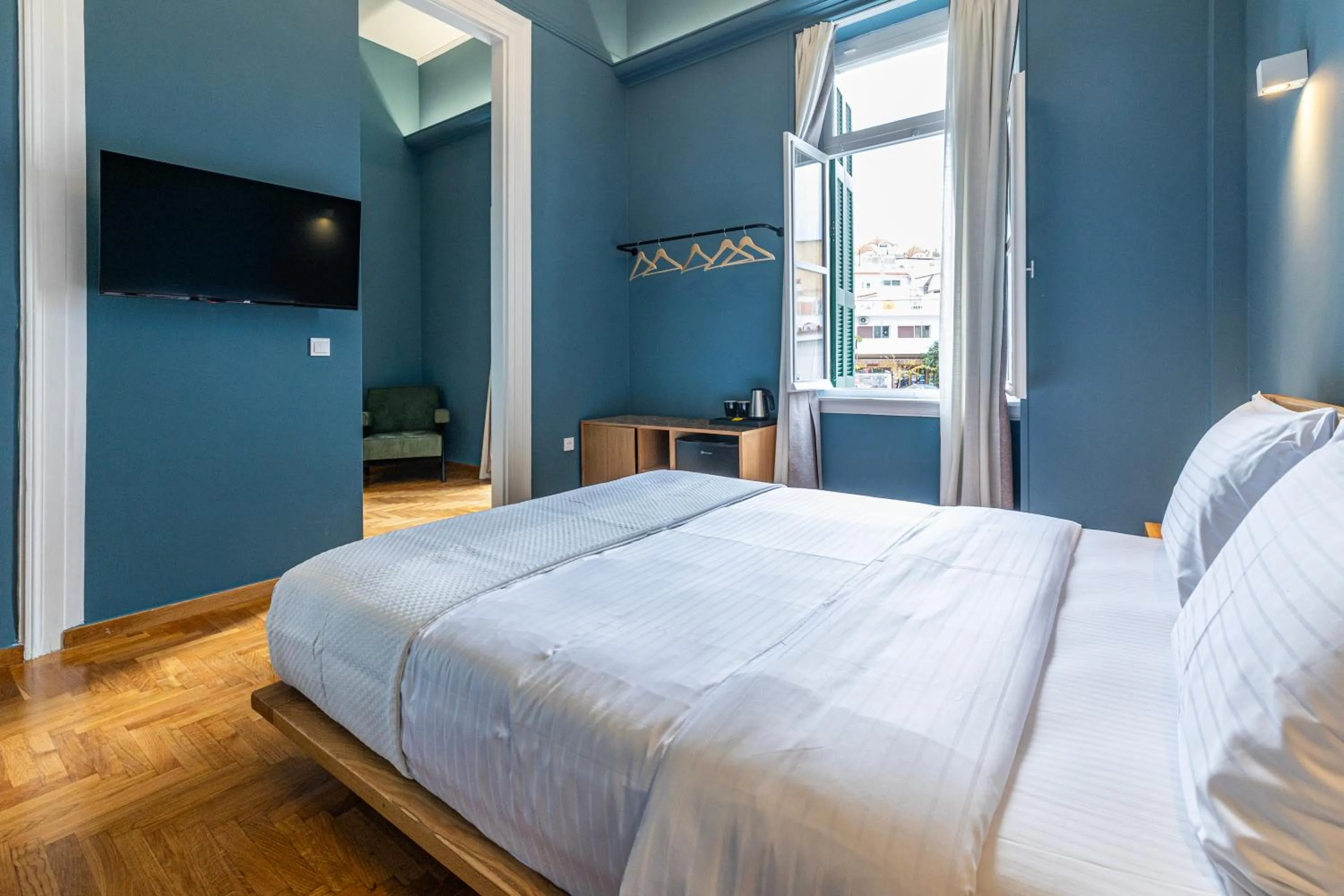 TV and multimedia, Bed in Iliotropio Athens, Thisio