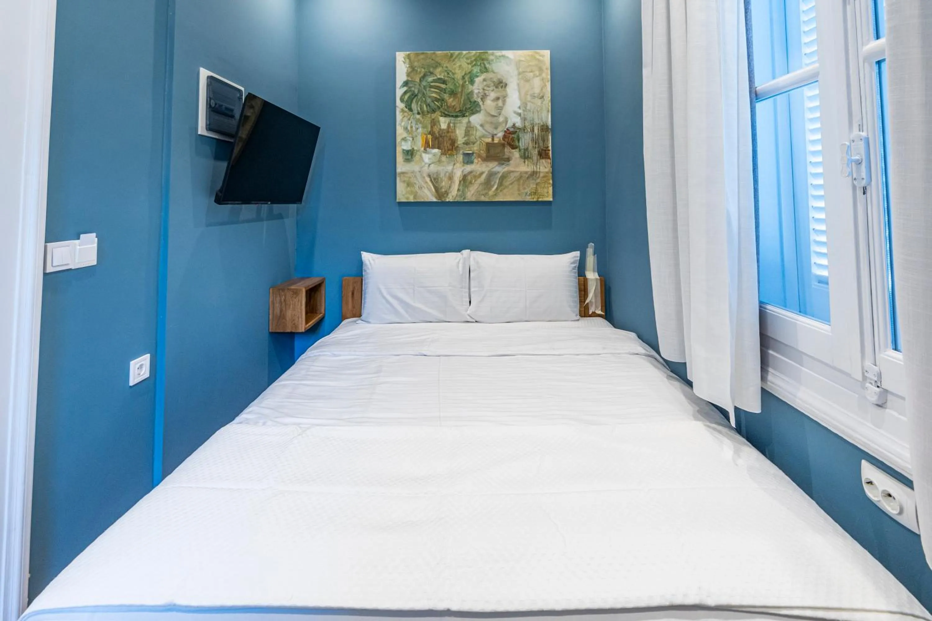 TV and multimedia, Bed in Iliotropio Athens, Thisio