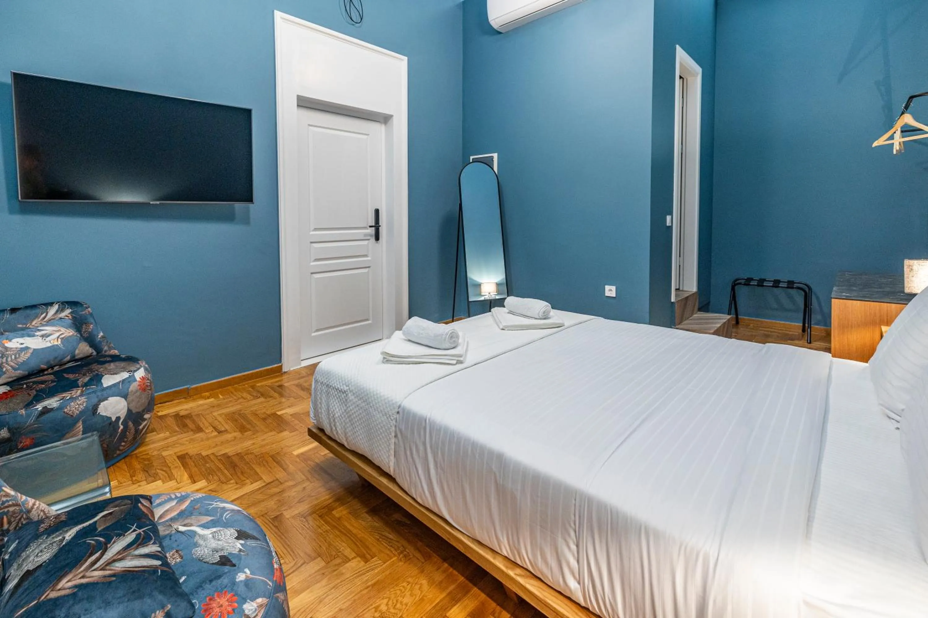 TV and multimedia, Bed in Iliotropio Athens, Thisio