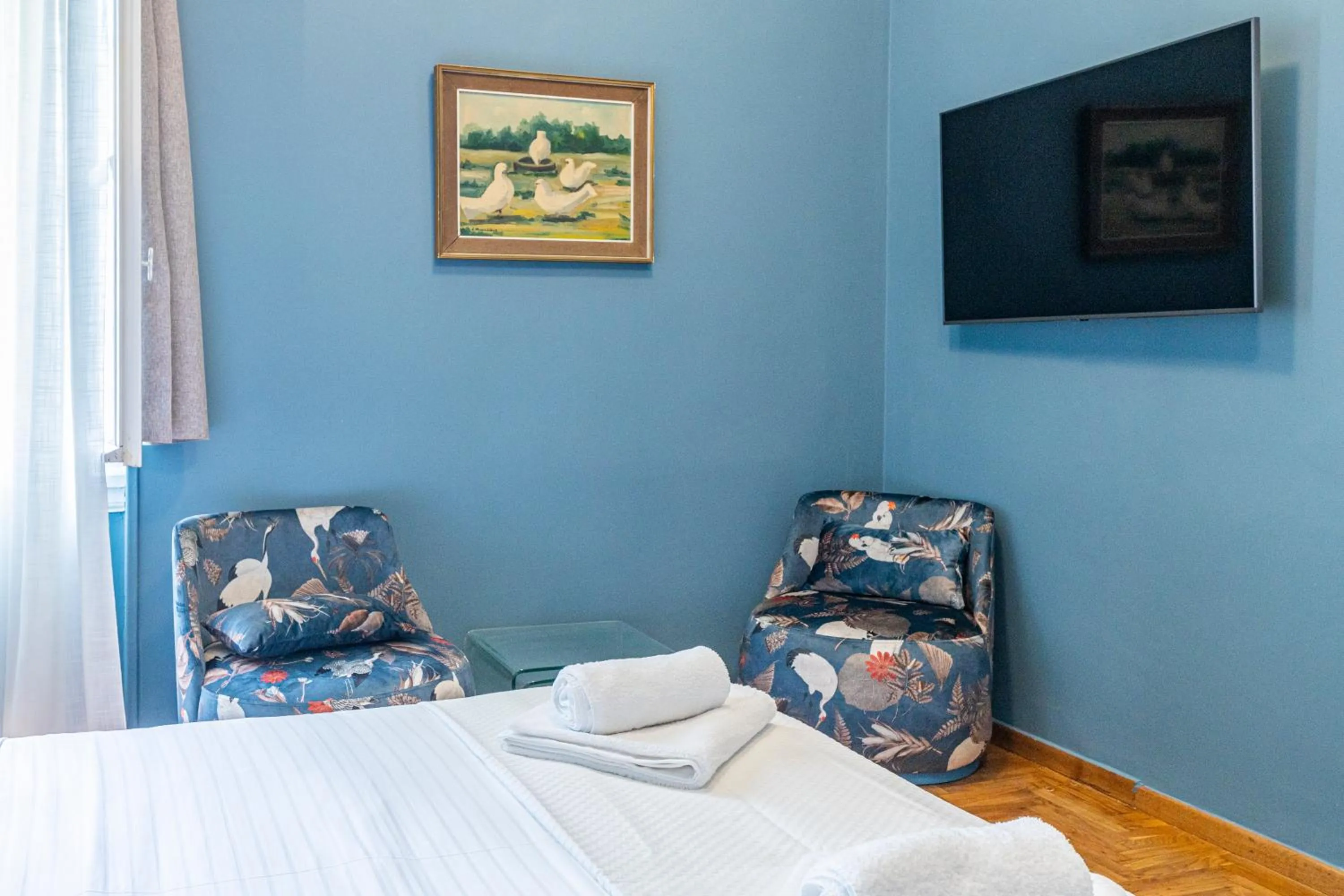 Seating area, Bed in Iliotropio Athens, Thisio