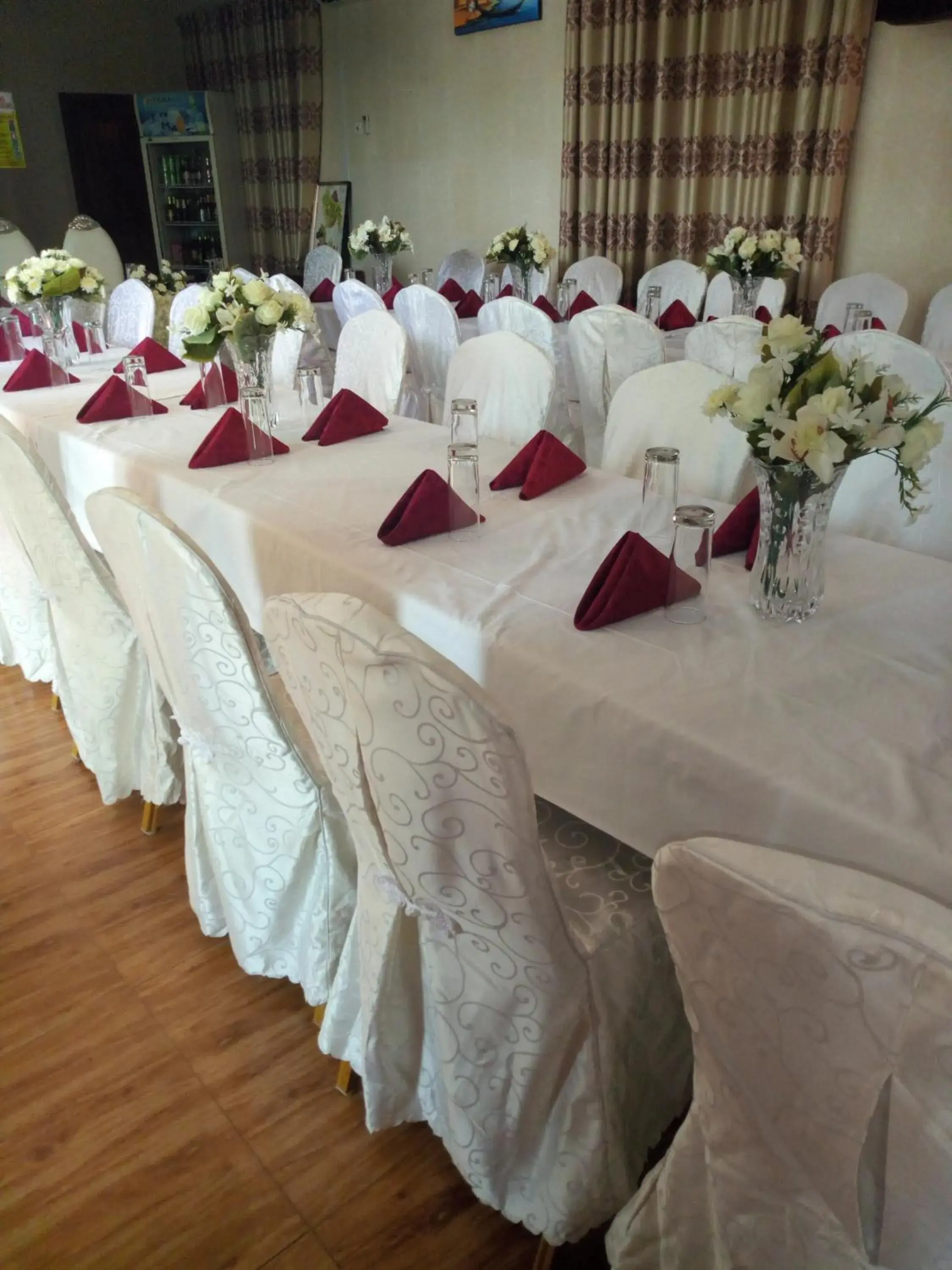 Restaurant/places to eat in Grand Star Hotel Restaurant/places to eat in Grand Star Hotel