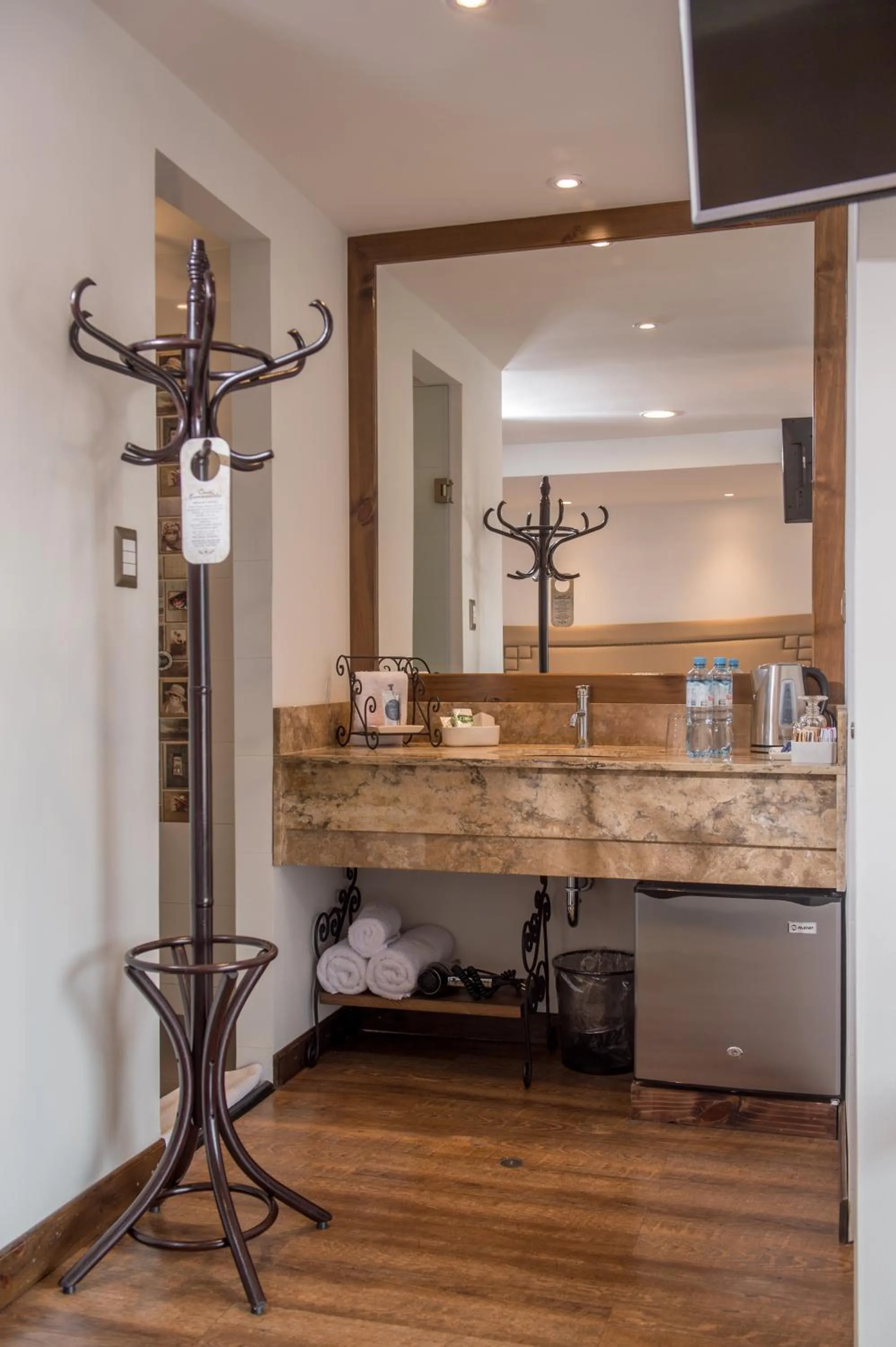 Bathroom in Casa Esmeralda by Katari