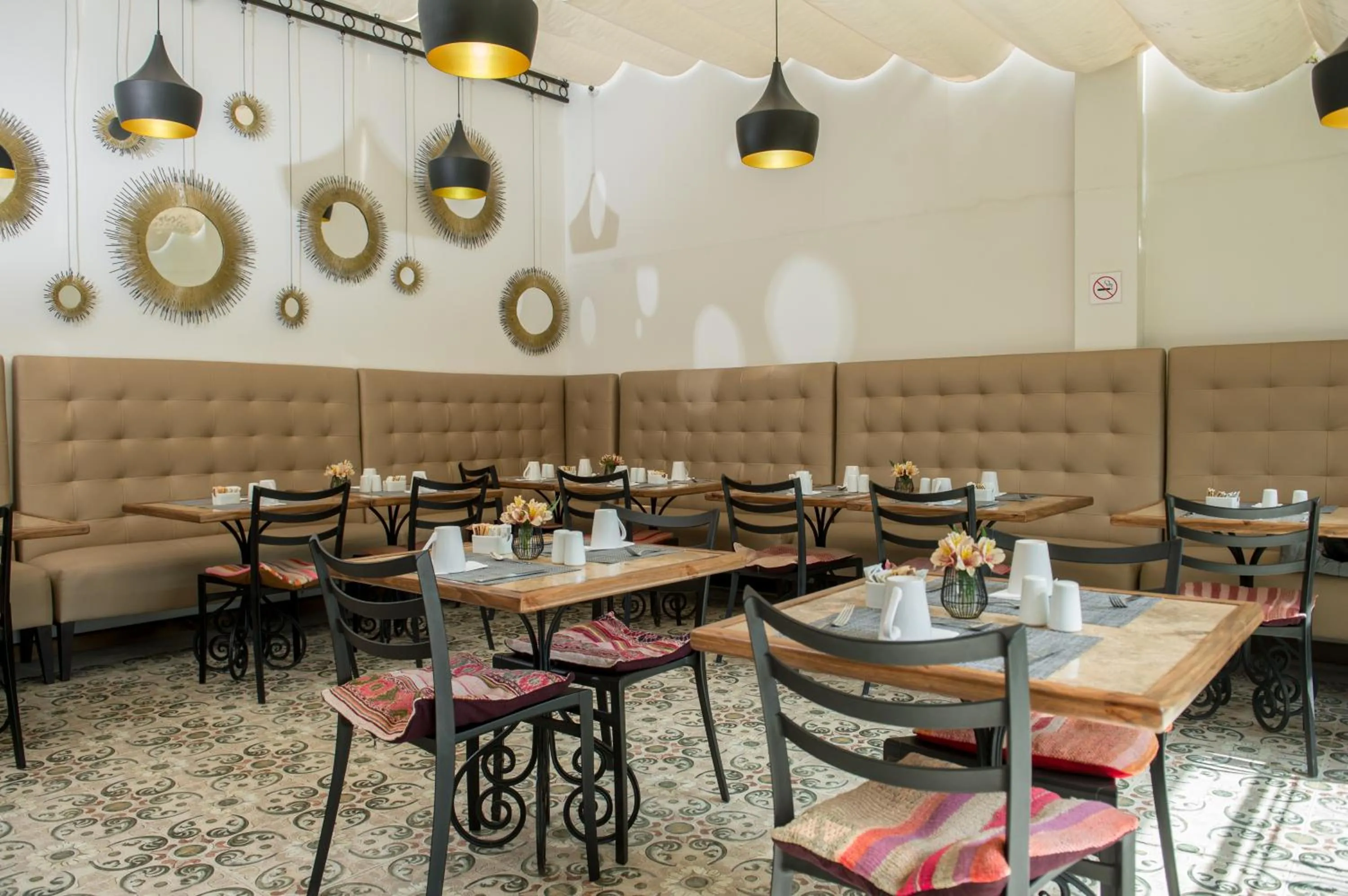 Nightclub / DJ in Casa Esmeralda by Katari