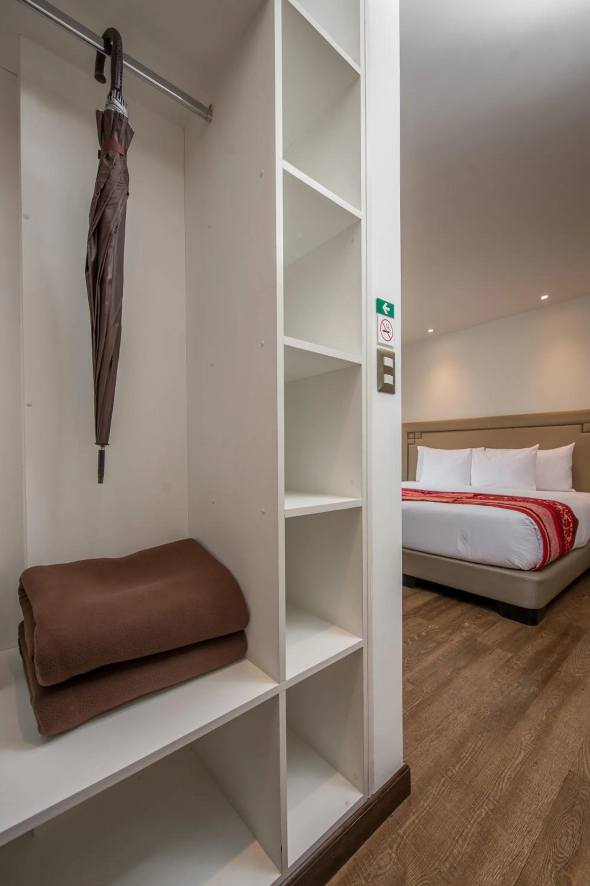 Photo of the whole room, Bed in Casa Esmeralda by Katari