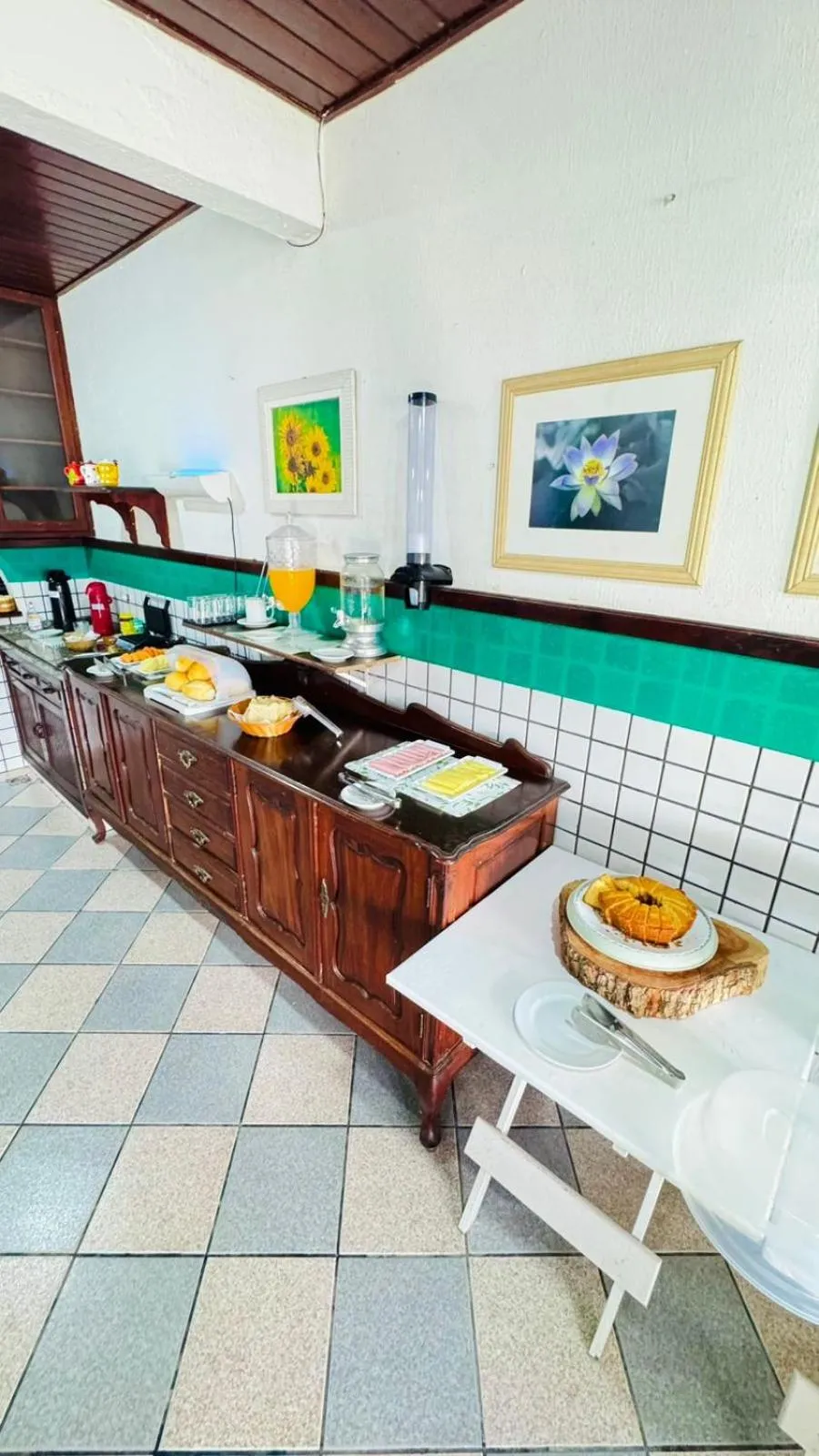 Buffet breakfast in Pousada Flora Búzios