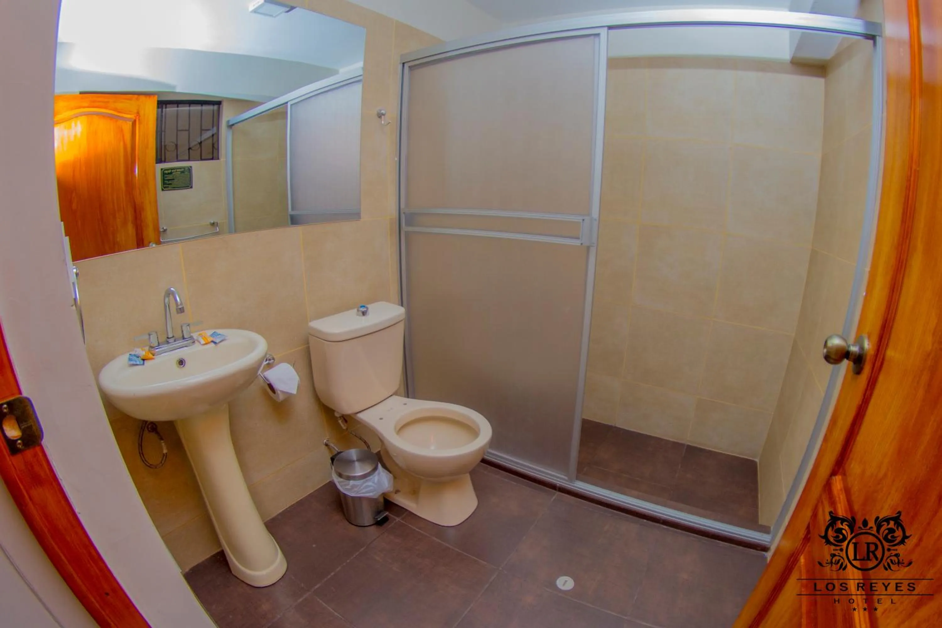 Shower in Hotel Los Reyes