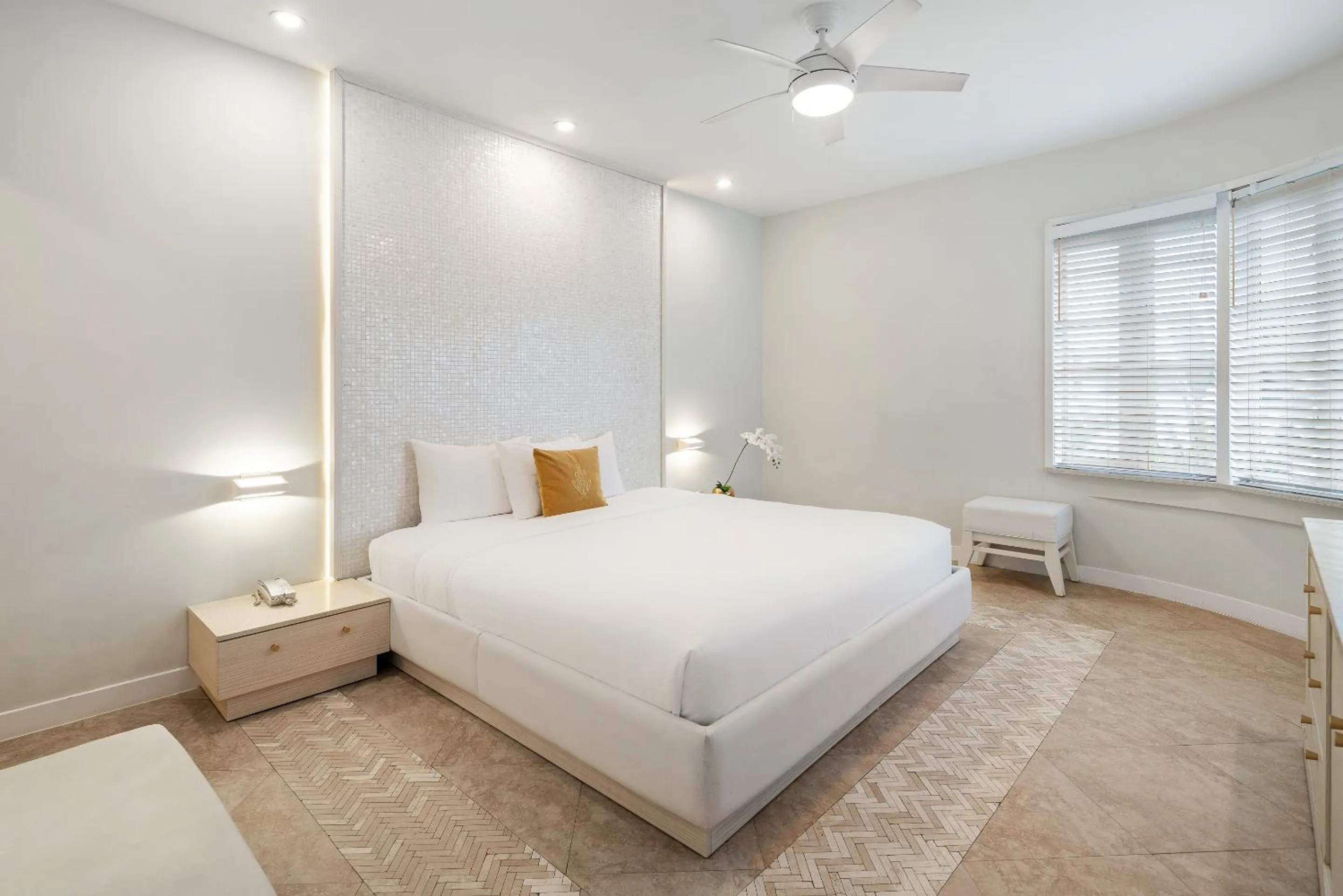 Bed in Cardozo Hotel