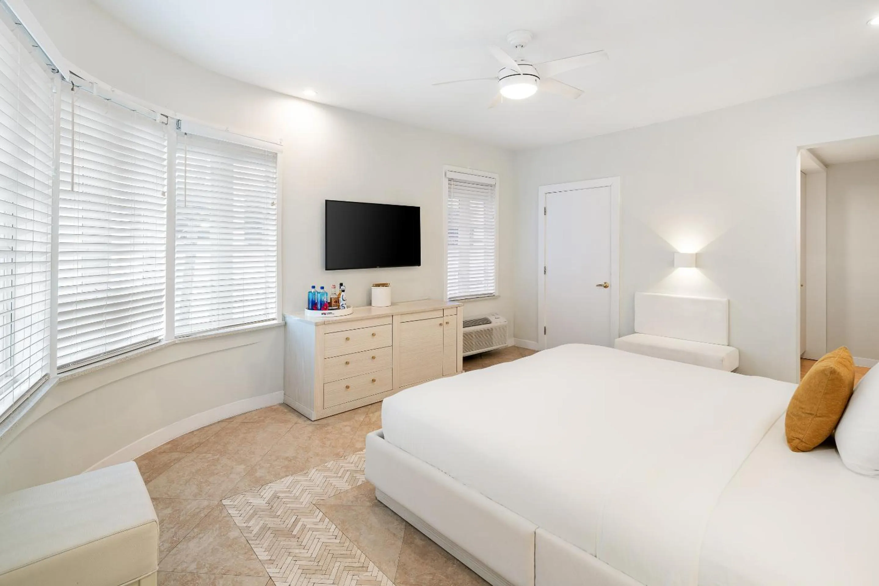 Bed in Cardozo Hotel