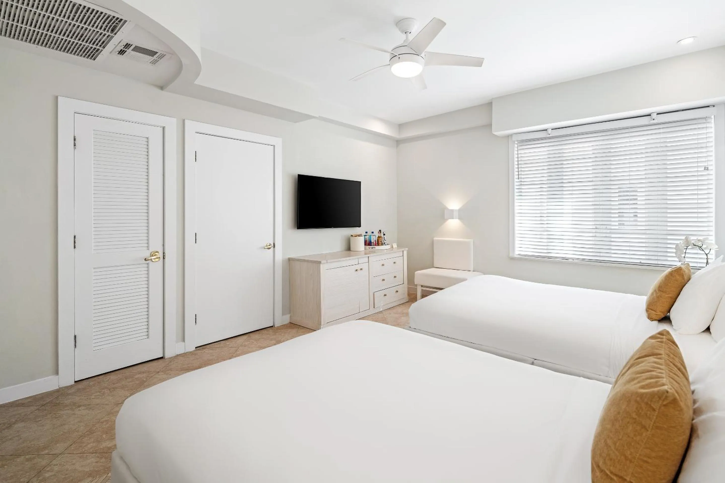 Bed in Cardozo Hotel