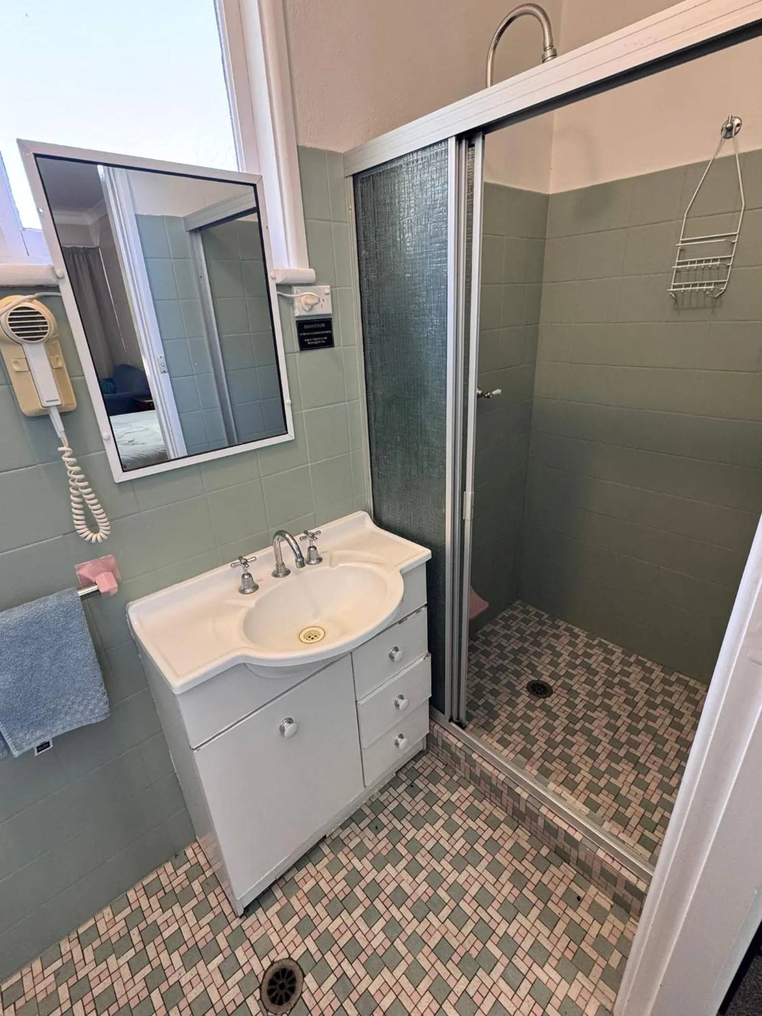 ALPINE COUNTRY MOTEL plus FREE COFFEE