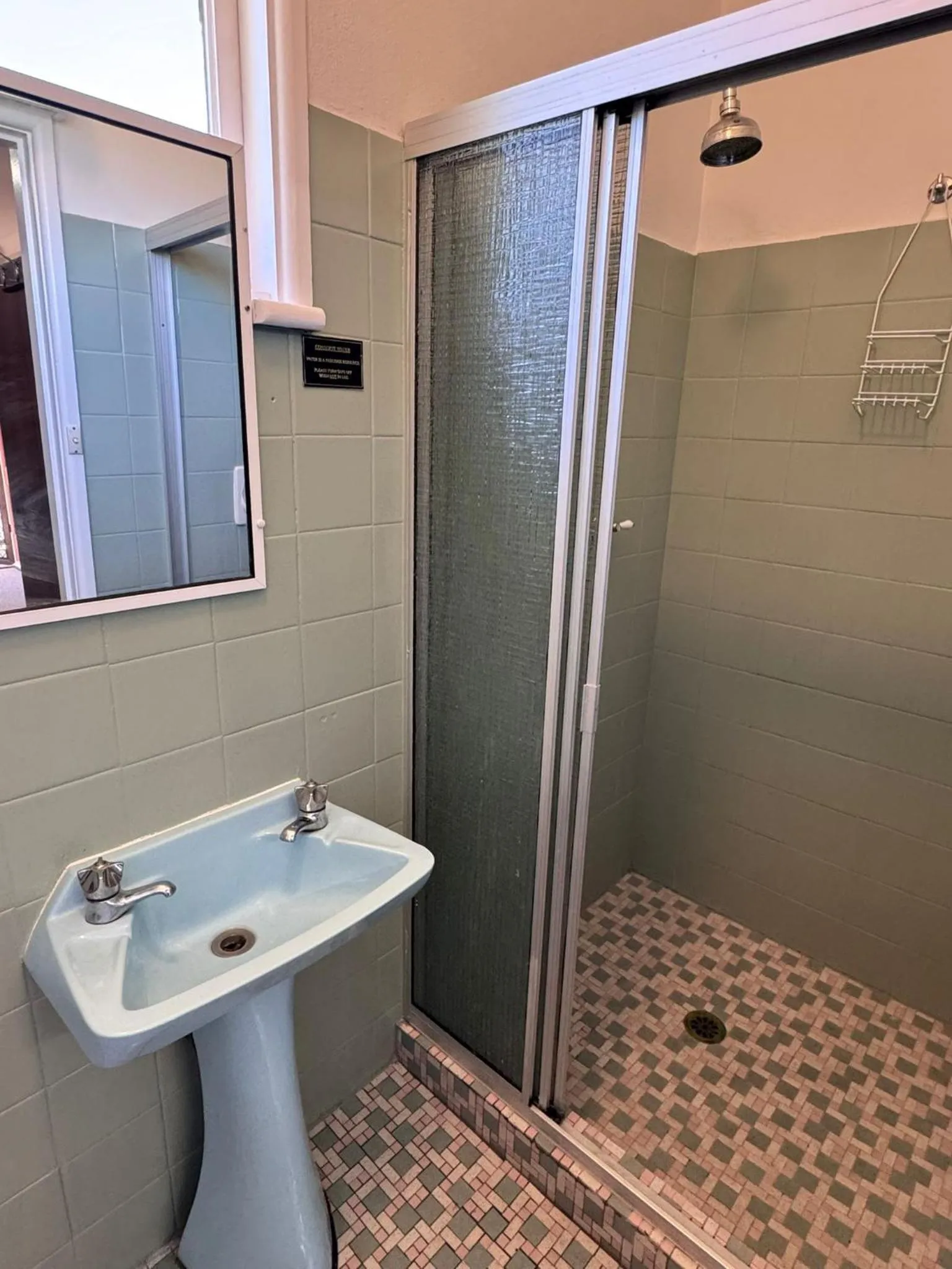 ALPINE COUNTRY MOTEL plus FREE COFFEE