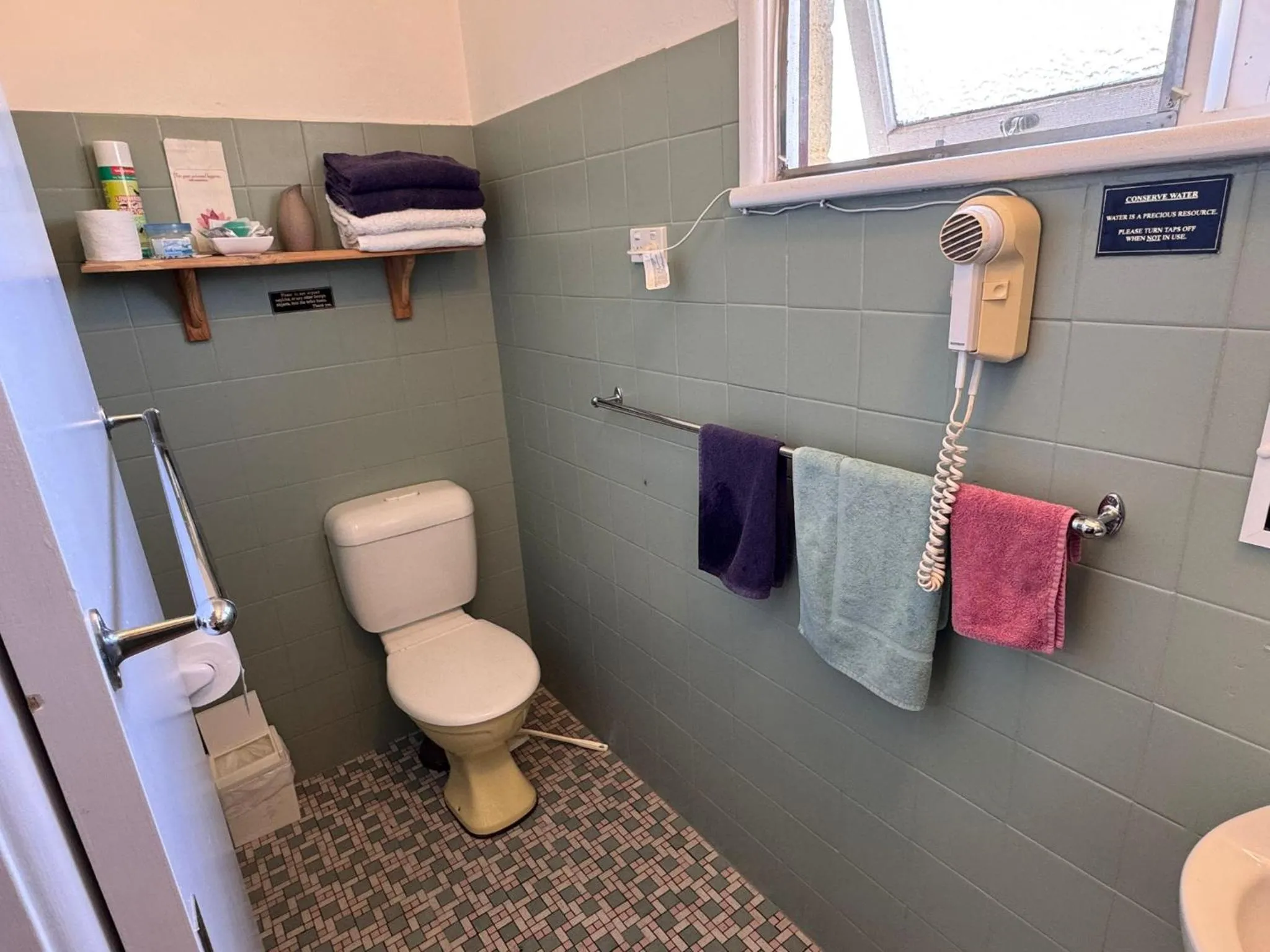 ALPINE COUNTRY MOTEL plus FREE COFFEE