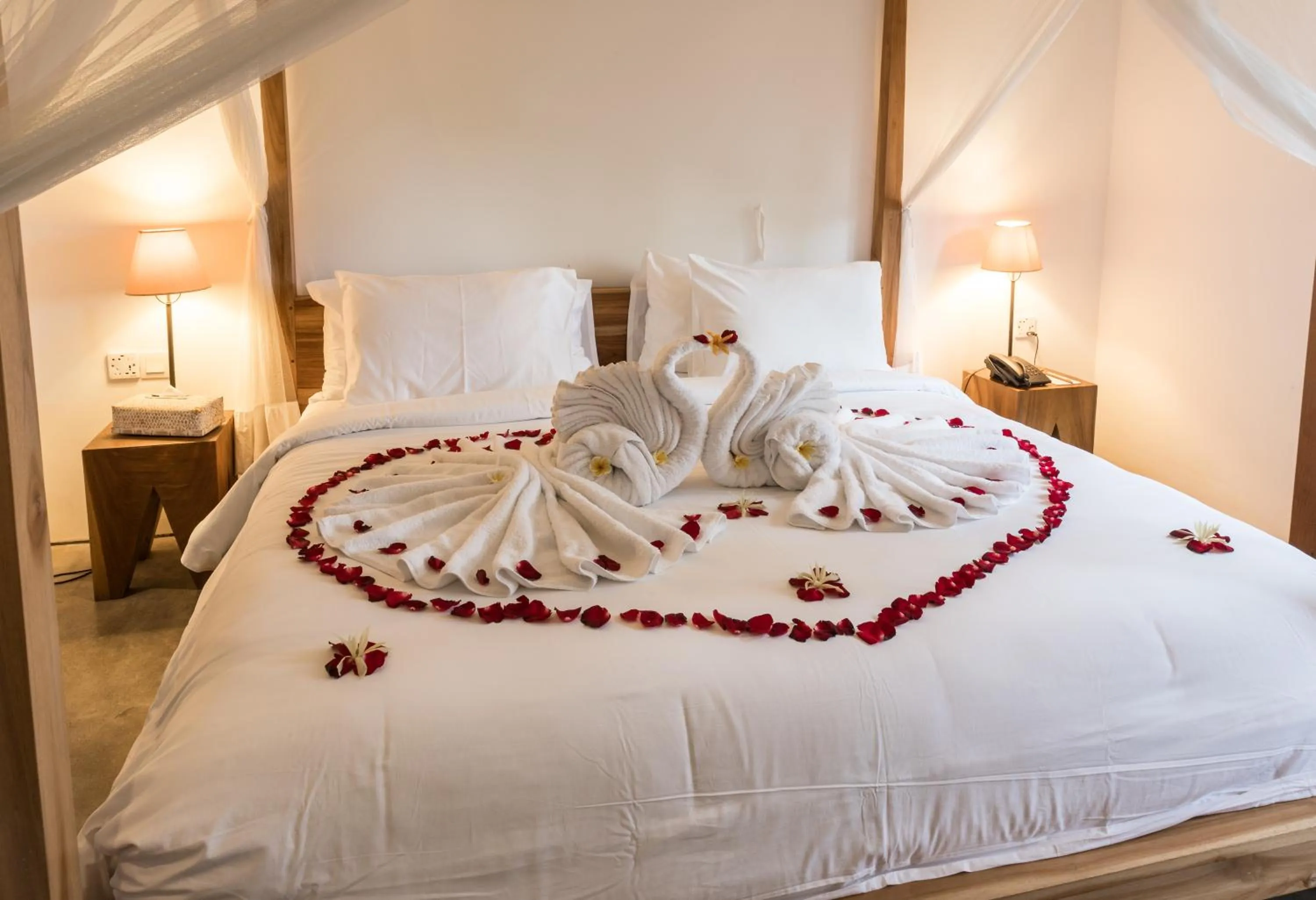 Bed in De Ubud Villas & Spa