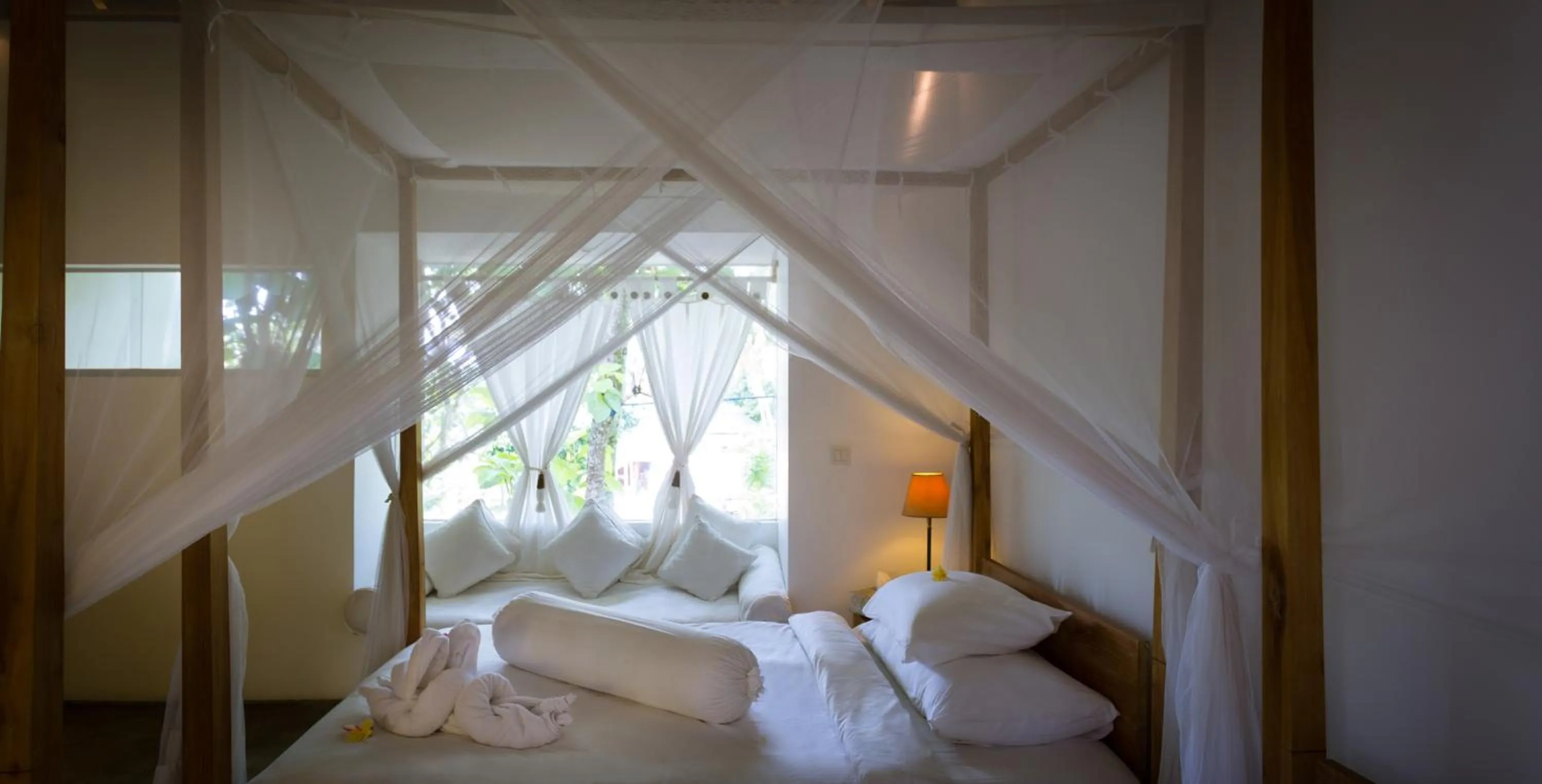 Bed in De Ubud Villas & Spa