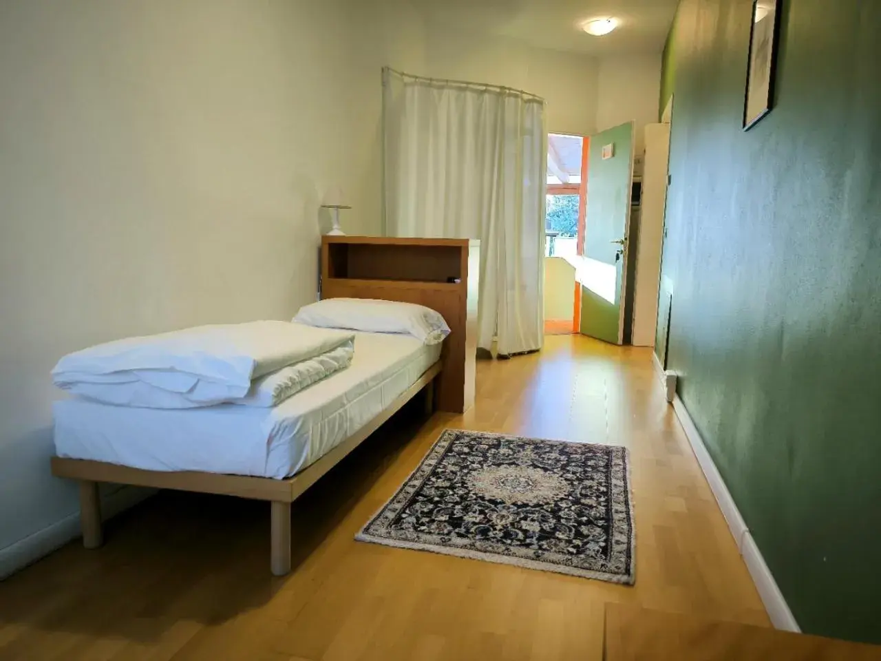 Single Room with Pool View - single occupancy in Villa Dragoni Single Room with Pool View - single occupancy in Villa Dragoni