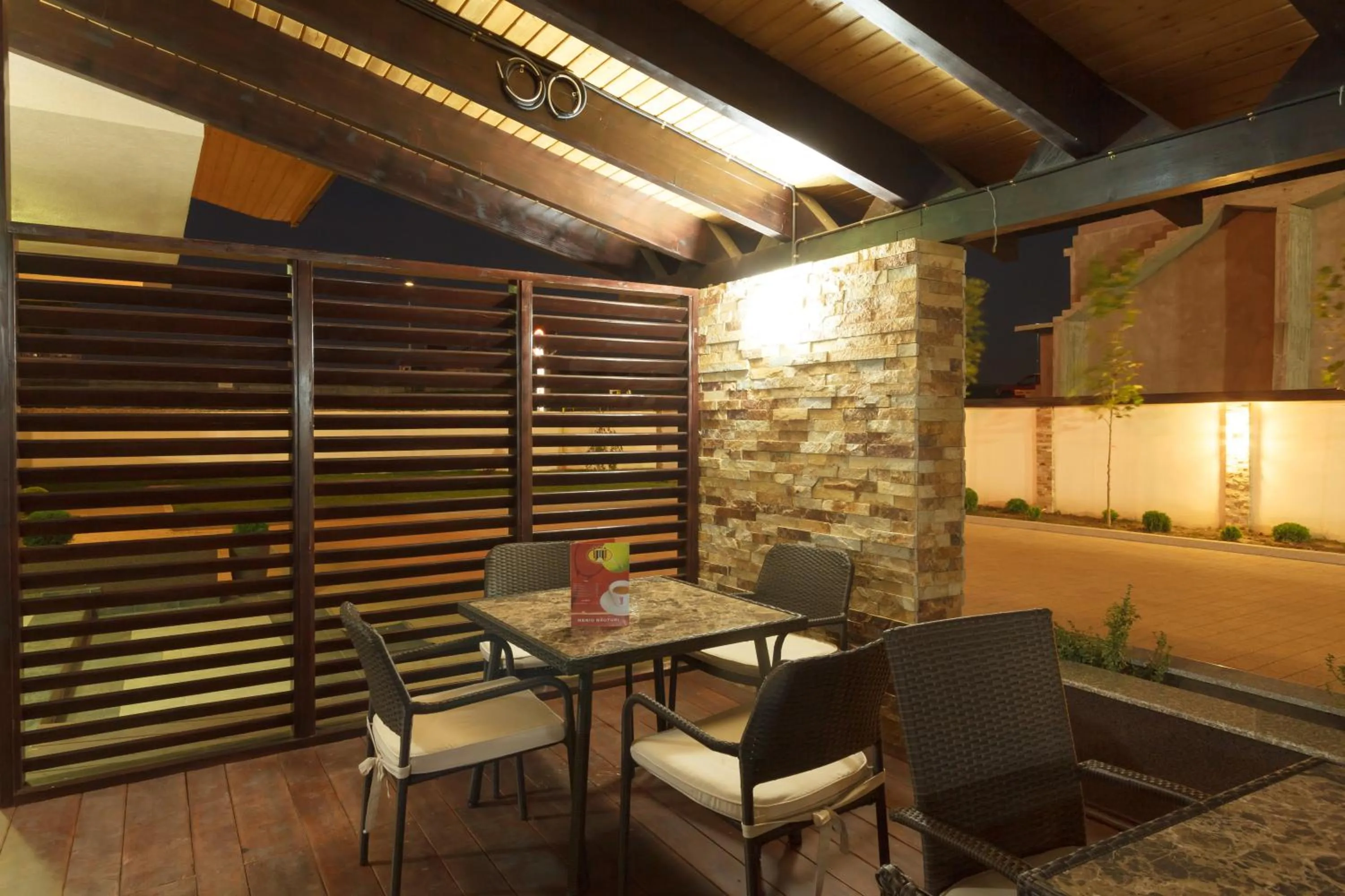 Restaurant/places to eat in YMY HOTELS Târgu Jiu