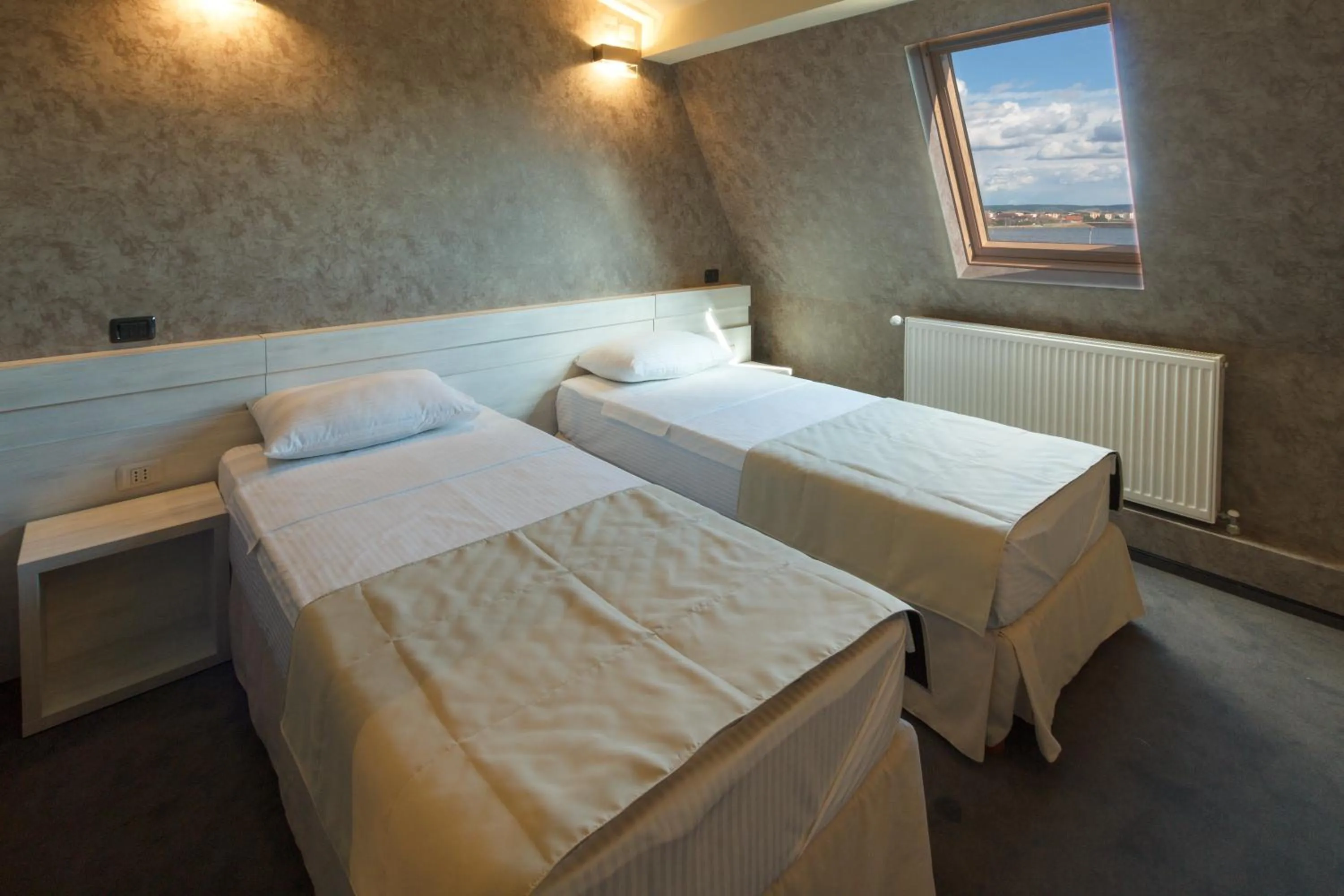 Bedroom, Bed in YMY HOTELS Târgu Jiu