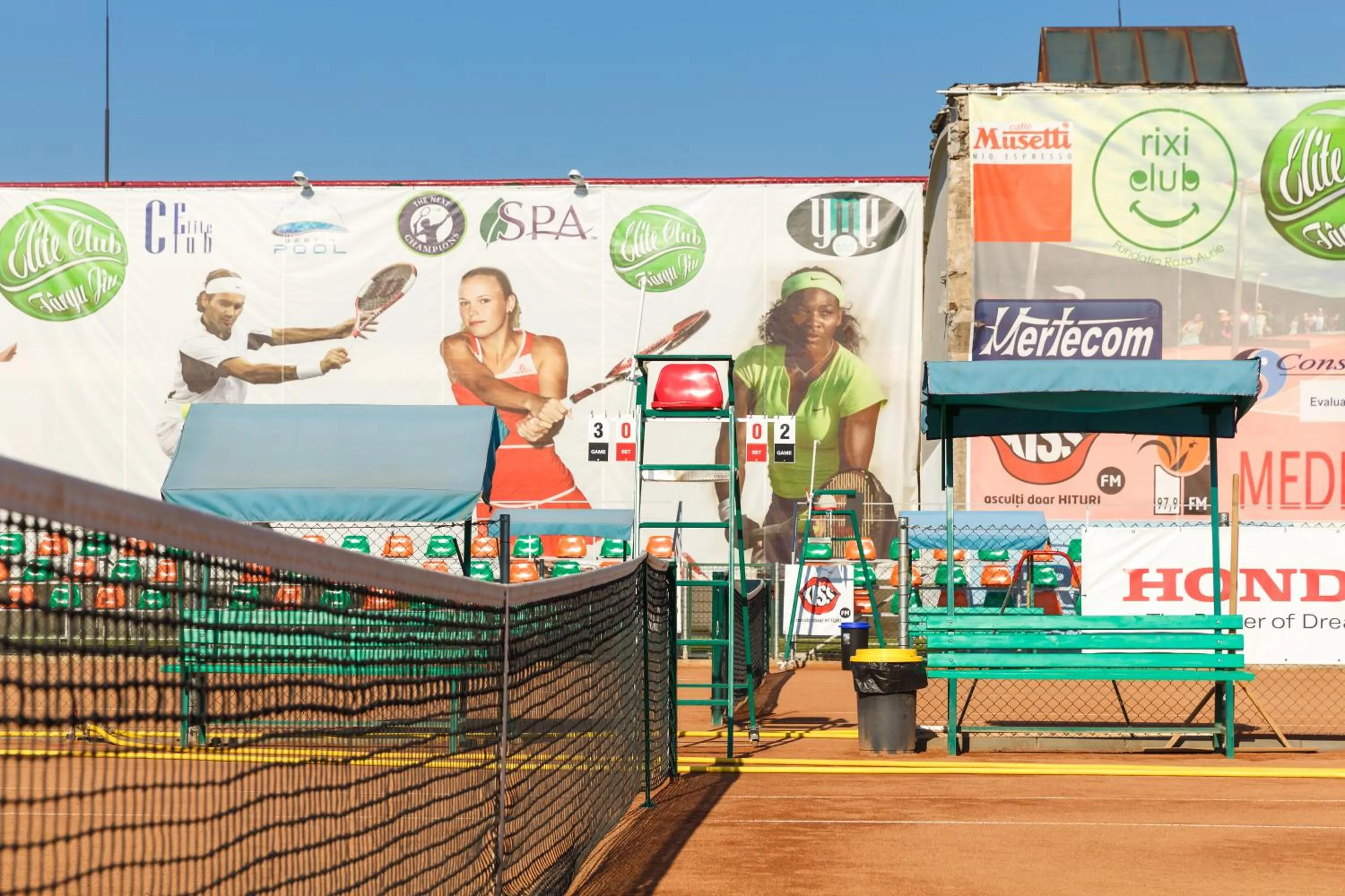 Tennis court in YMY HOTELS Târgu Jiu