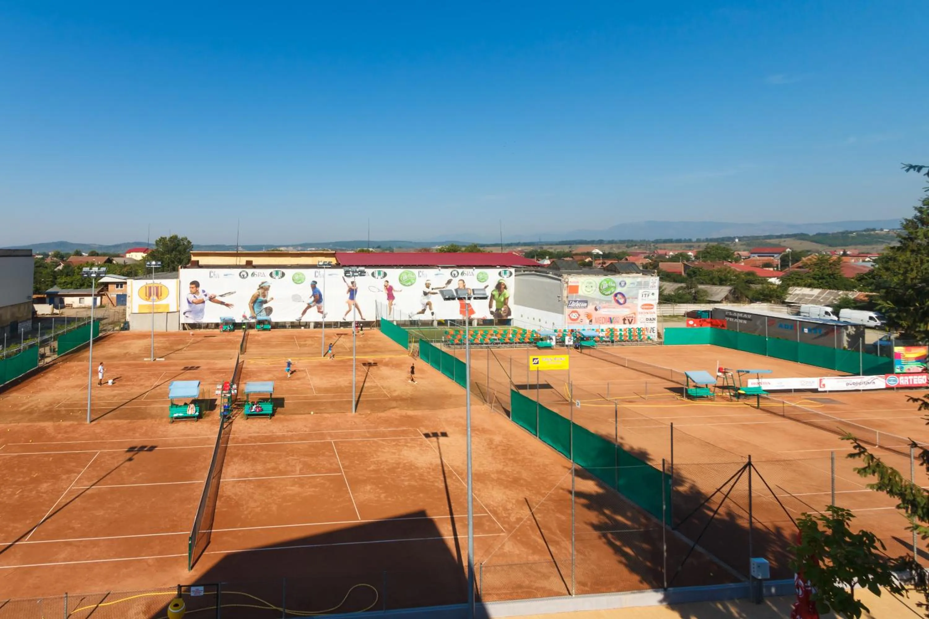 Tennis court in YMY HOTELS Târgu Jiu