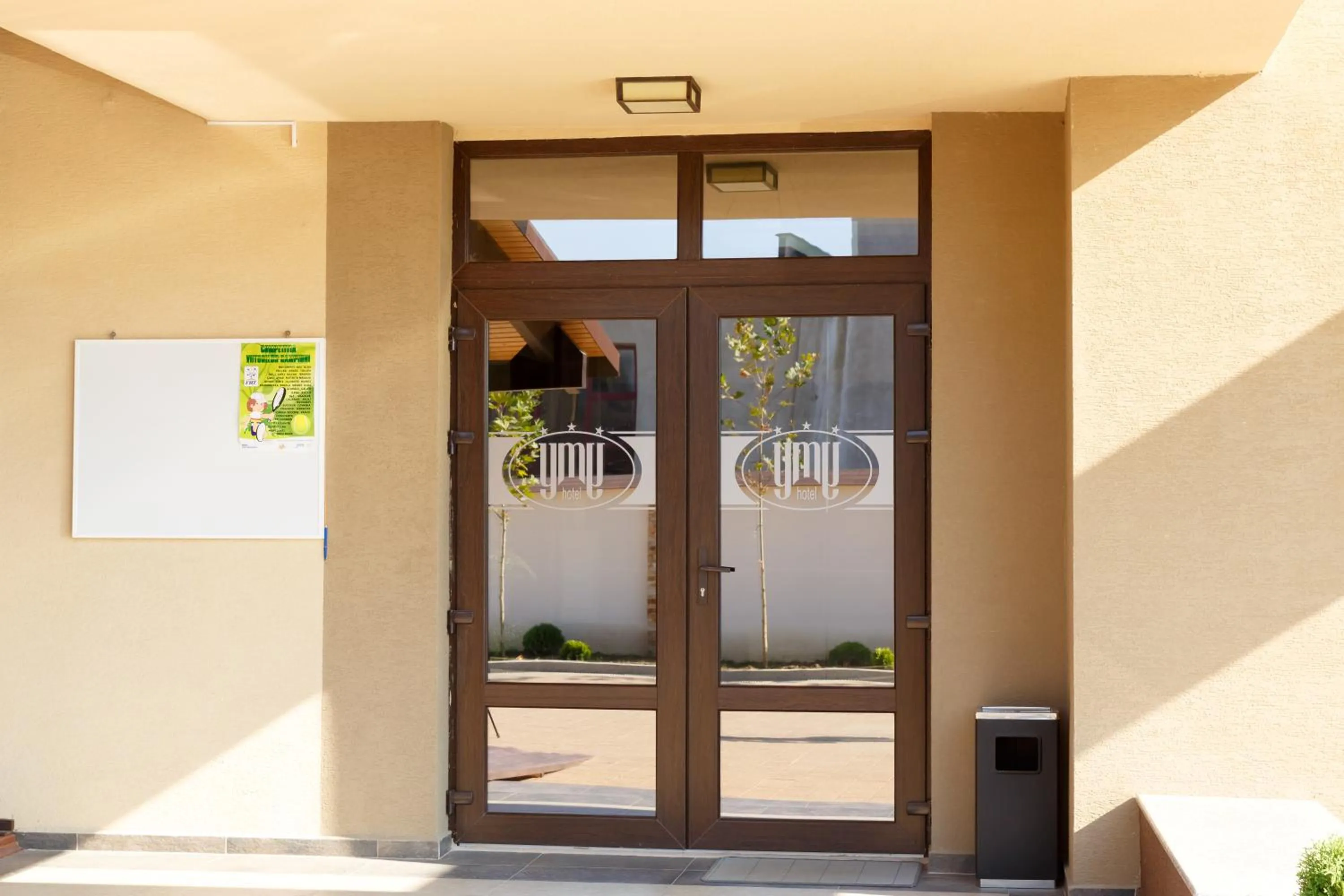 Facade/entrance in YMY HOTELS Târgu Jiu