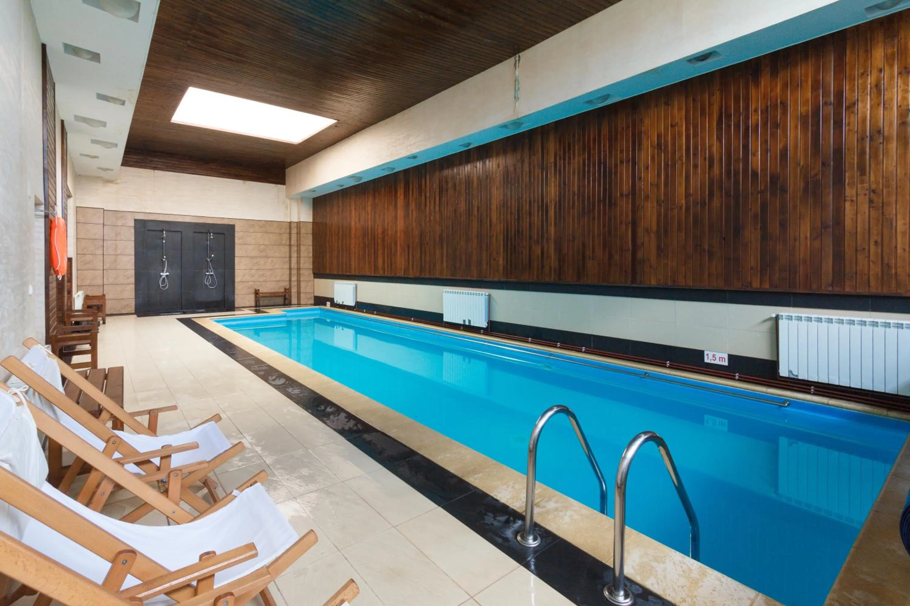 Swimming pool in YMY HOTELS Târgu Jiu