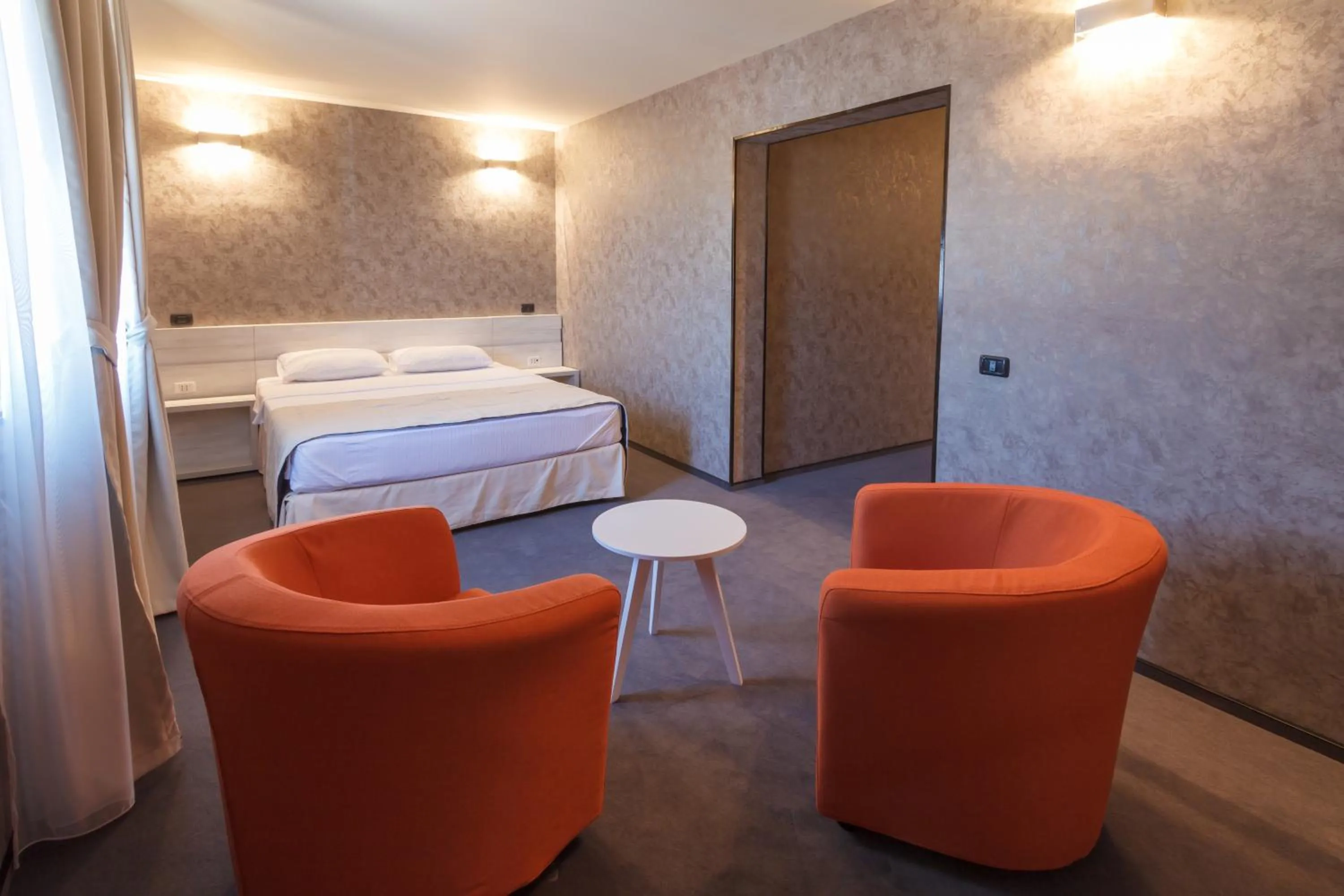 Day, Bed in YMY HOTELS Târgu Jiu