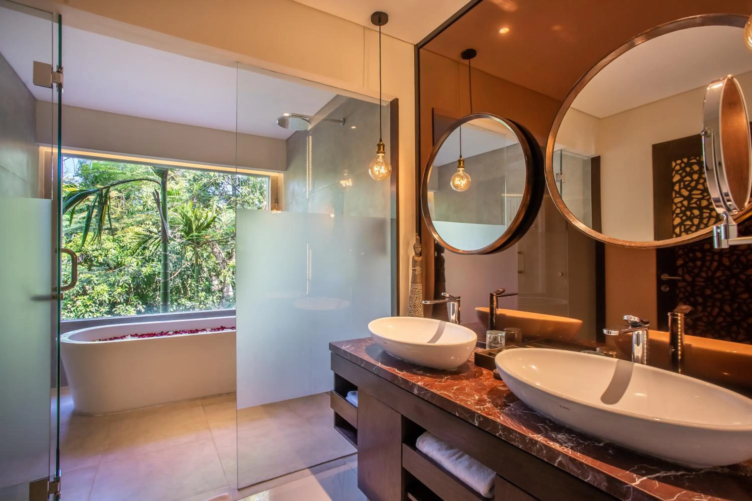 Toilet in Sanctoo Suites & Villas